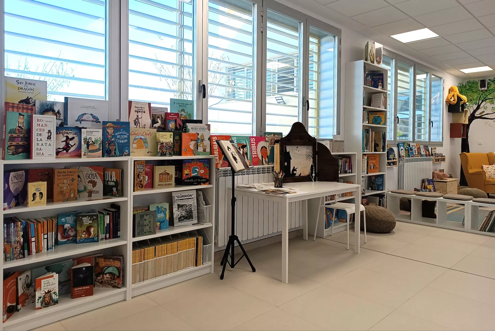 Biblioteca Javier Hernández 