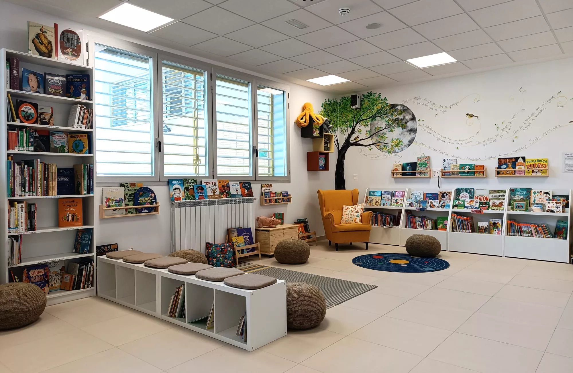 Biblioteca Javier Hernández 