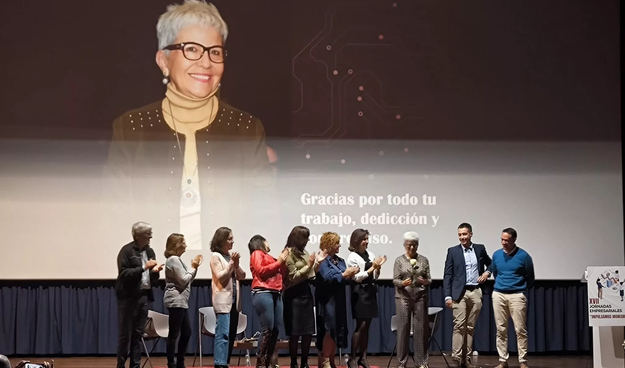 La Junta Directiva de Monegros Empresarial, ya presidida por Jorge Albás, homenajea a María Jesús Laguna.