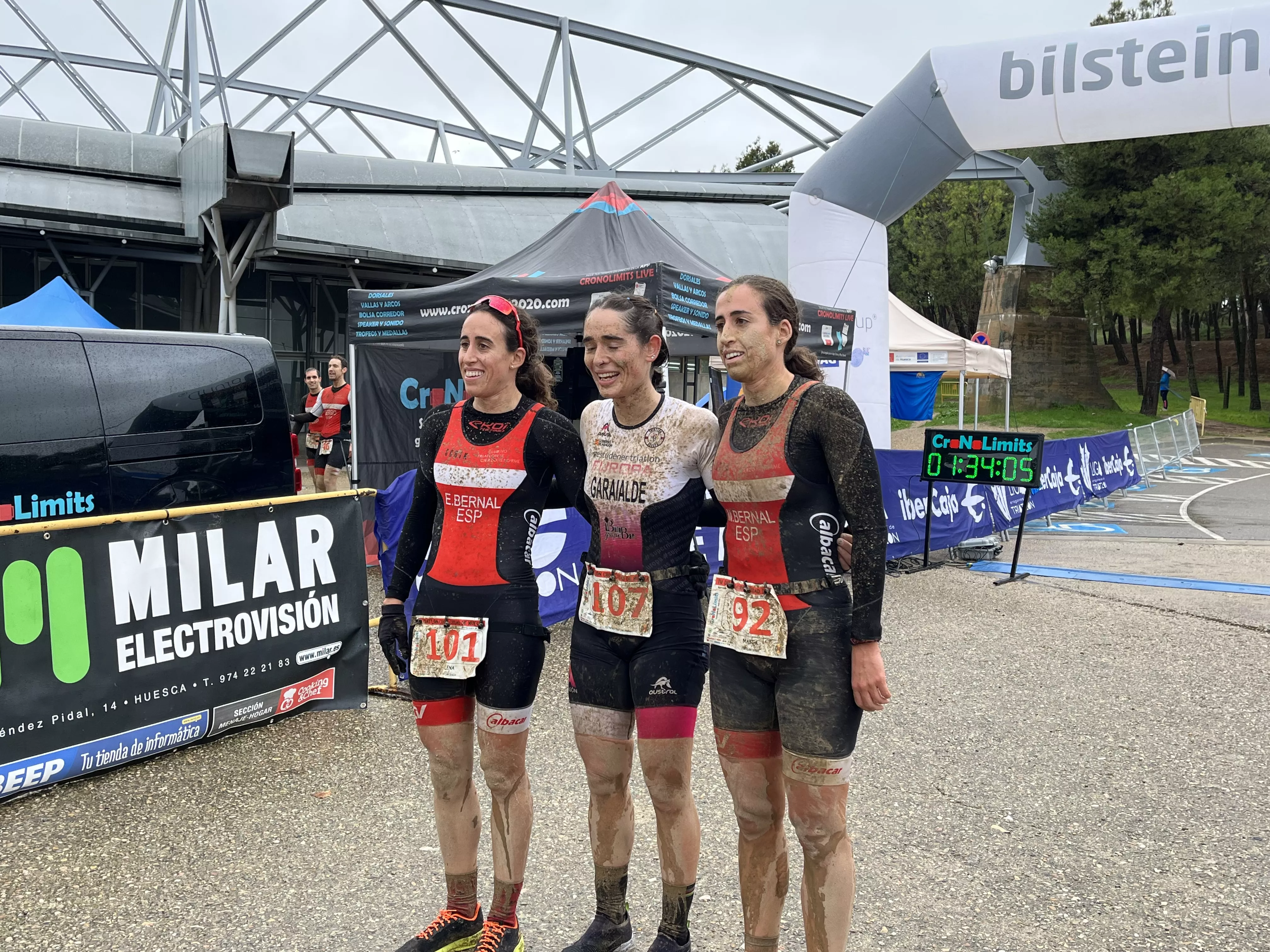 Podio femenino del Duatlón Cros "Ciudad de Huesca", con Garaialde como vencedora. Foto: Adri Mora