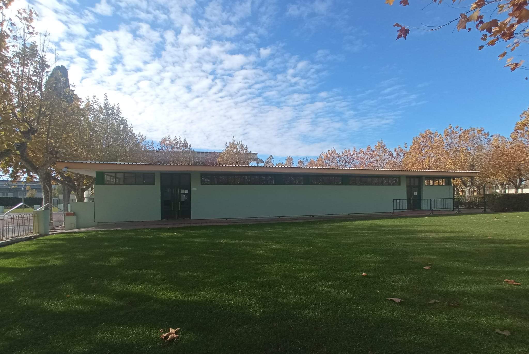 Vestuarios de las piscinas de San Jorge.