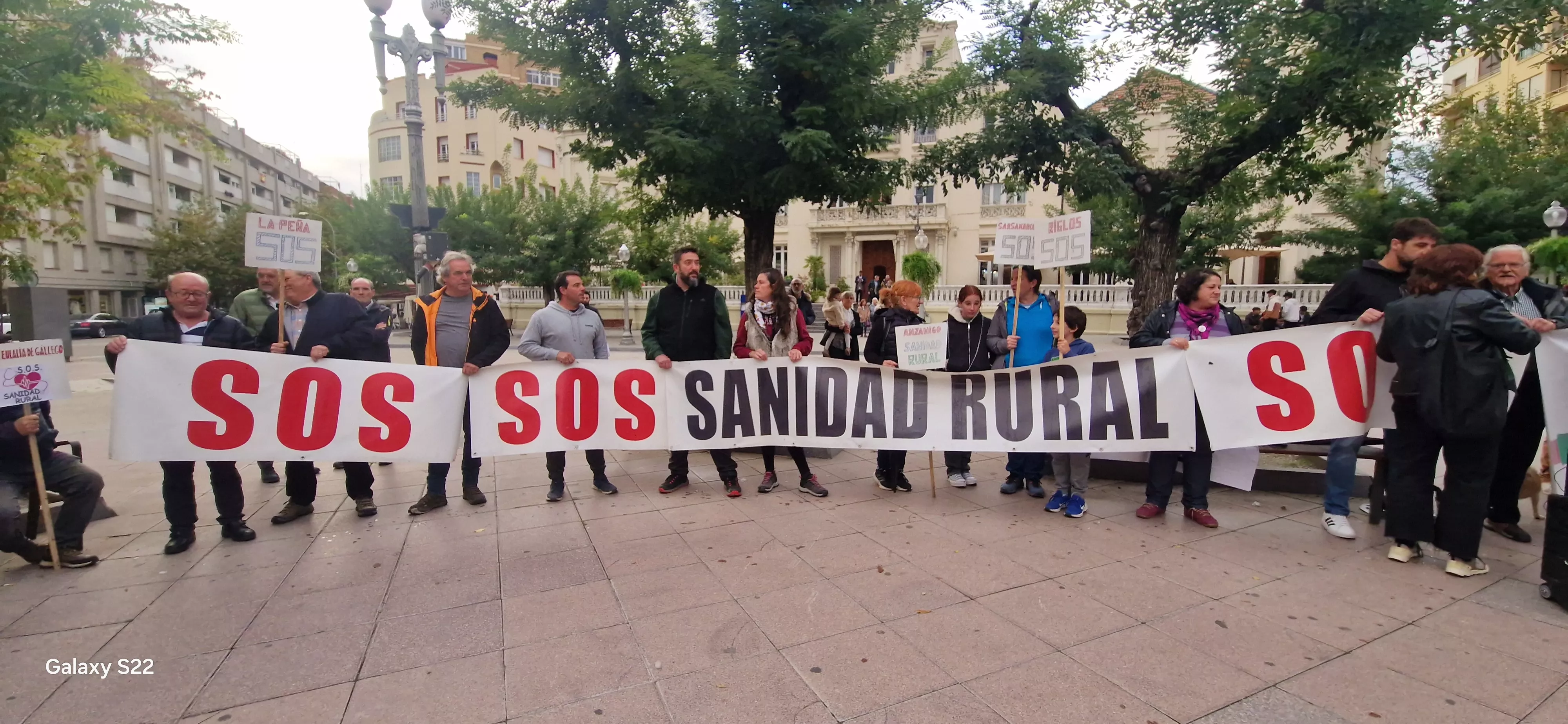  Concentración en Huesca en defensa de la sanidad pública. Foto Myriam Martínez 