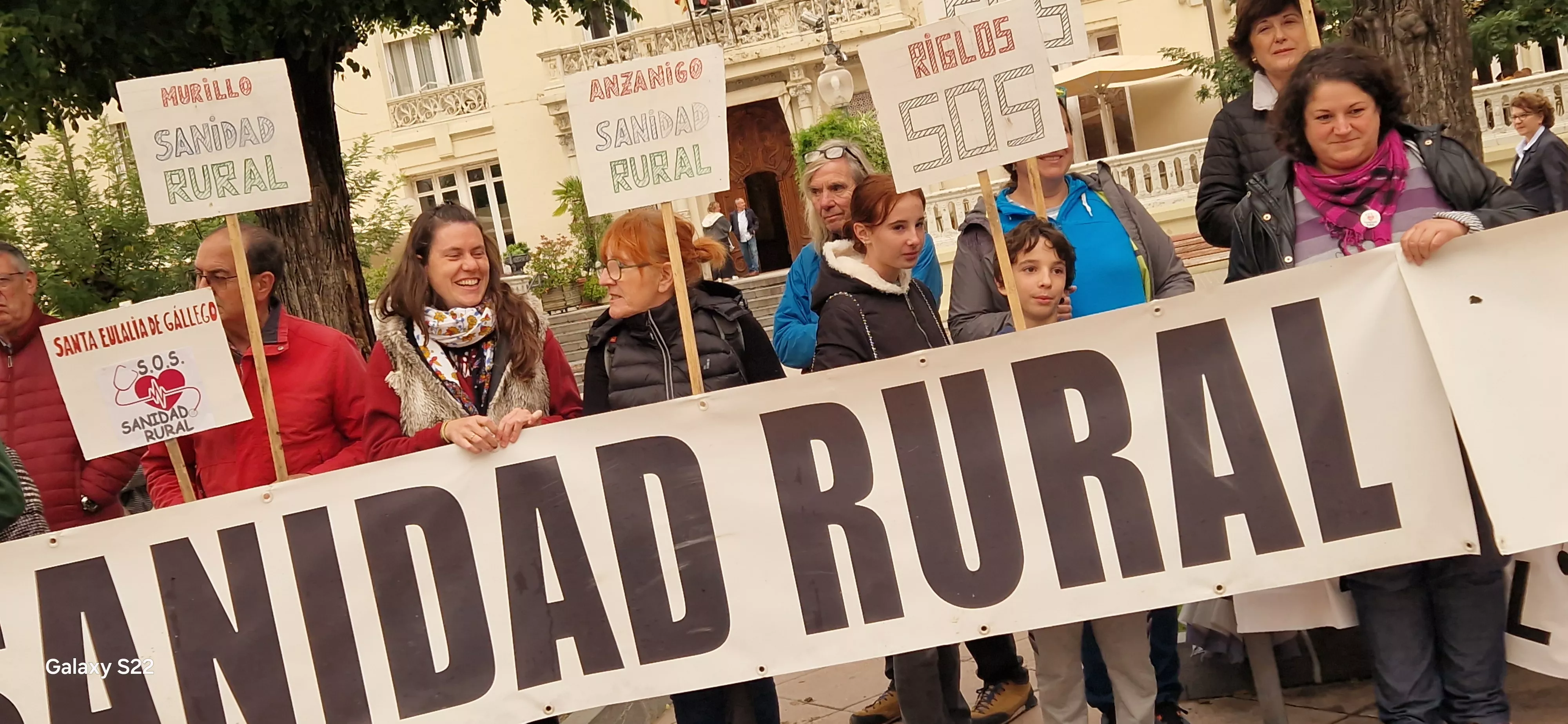  Concentración en Huesca en defensa de la sanidad pública. Foto Myriam Martínez 