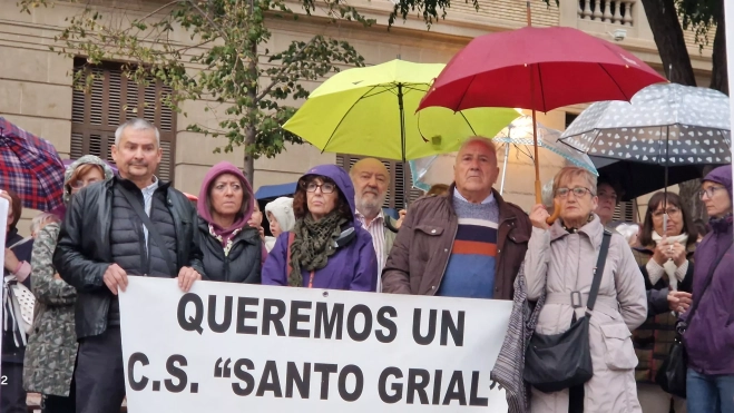 Concentración en Huesca en defensa de la sanidad pública. Foto Myriam Martínez Concentración en Huesca en defensa de la sanidad pública. Foto Myriam Martínez