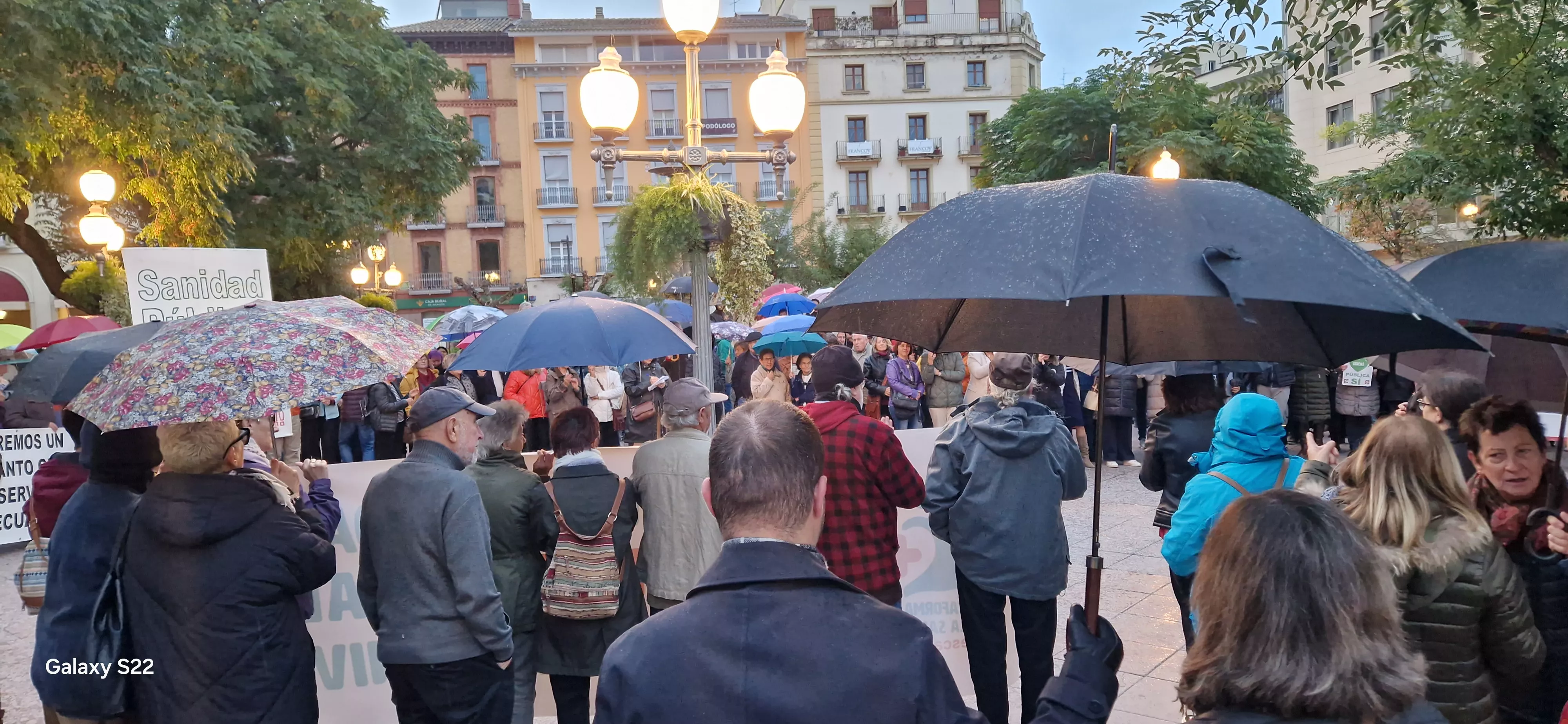  Concentración en Huesca en defensa de la sanidad pública. Foto Myriam Martínez 