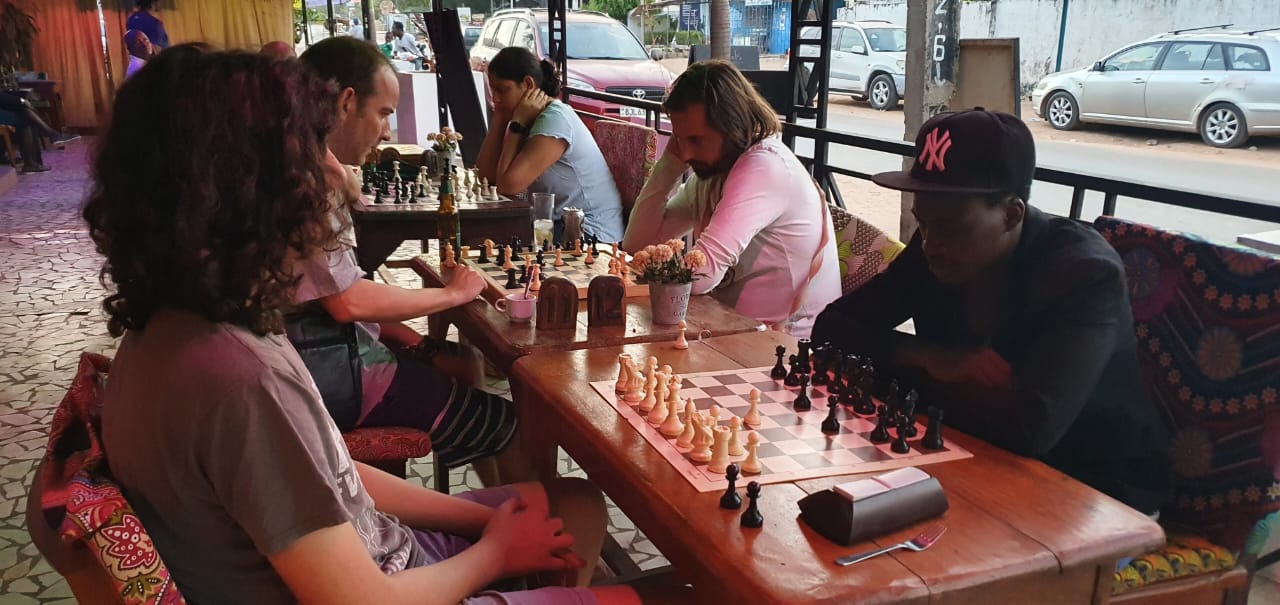 El Club Ajedrez Monzón, con Gambia