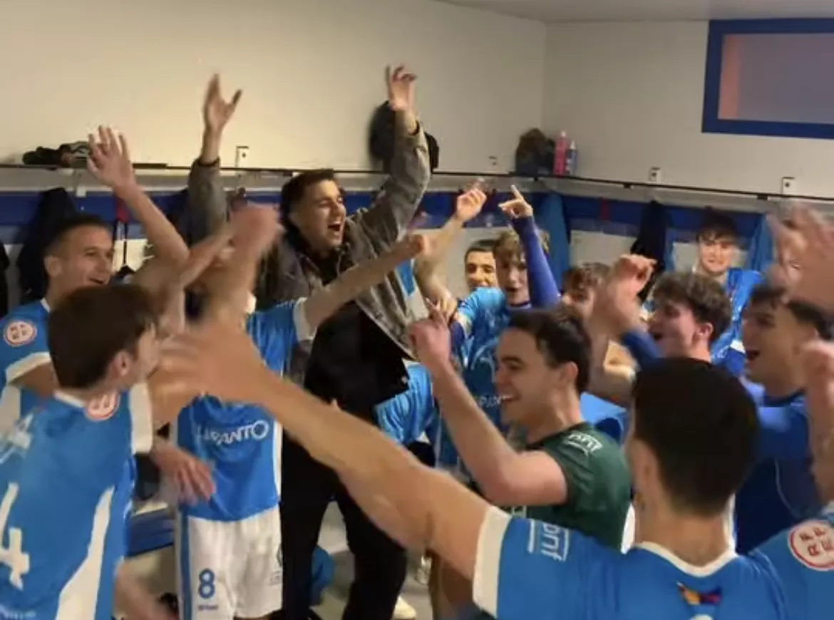 El Binéfar celebra el triunfo de este sábado.