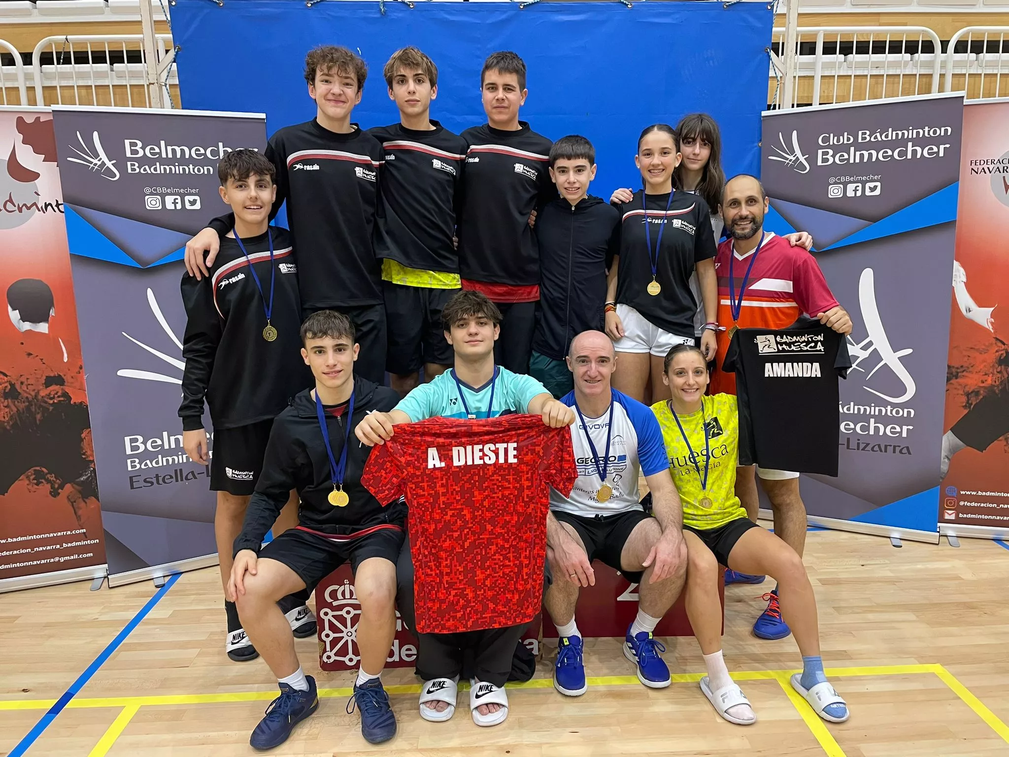 Jugadores del B. Huesca y CB Binéfar.