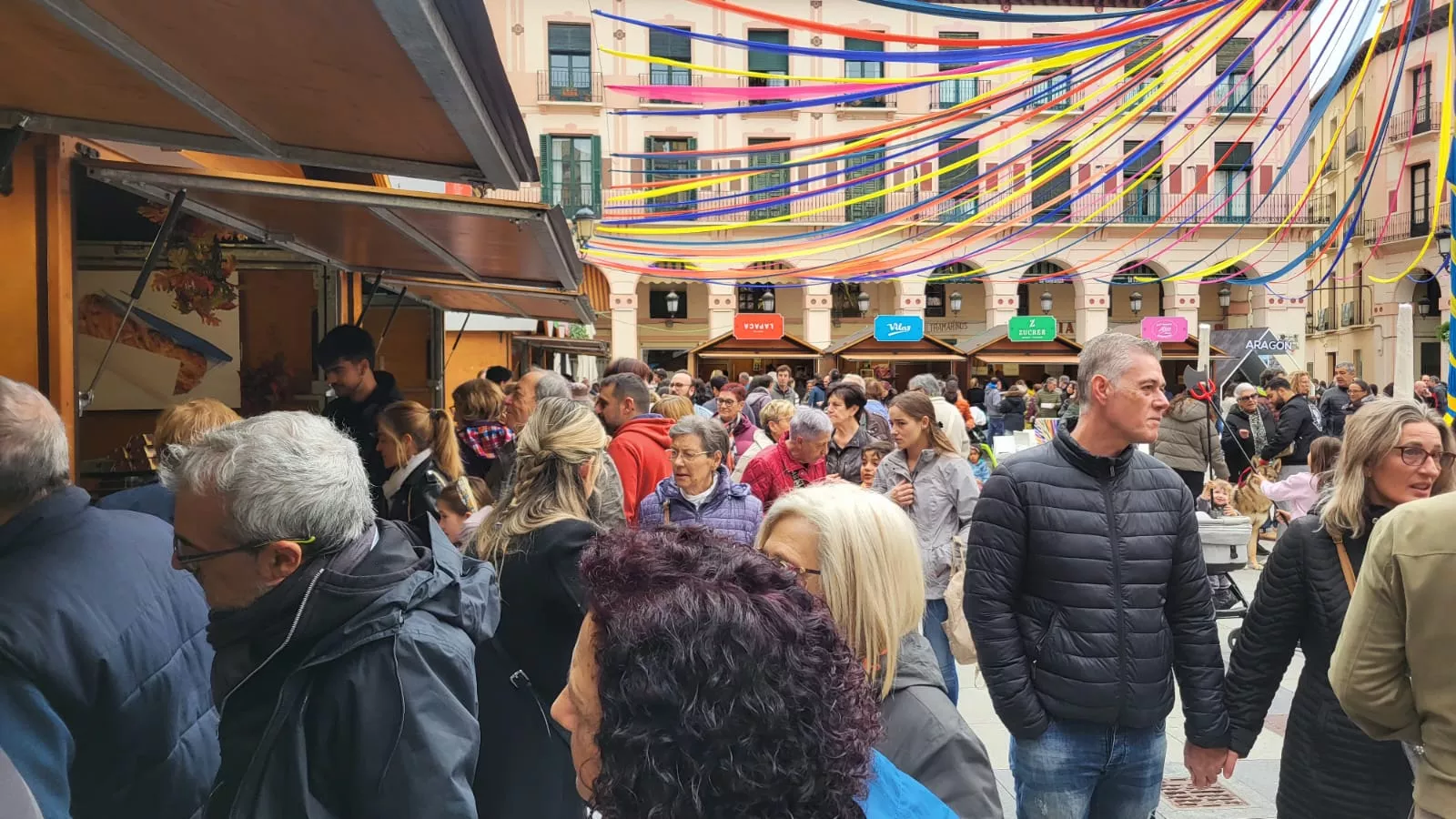 Primera edición de la Feria Popular del Dulce en Huesca.
