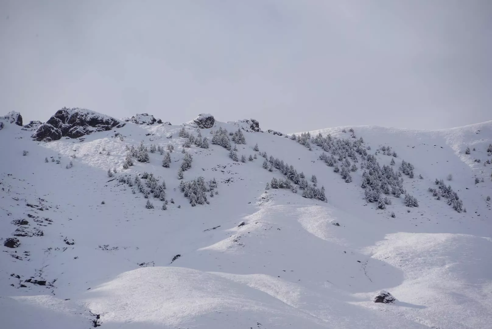 La estación de Aramon Formigal cubierta por la nieve.