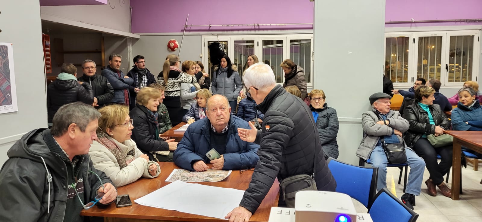 Ambiente en la reunión para hablar de la proyección de futuro del barrio de La Encarnación Ambiente en la reunión para hablar de la proyección de futuro del barrio de La Encarnación