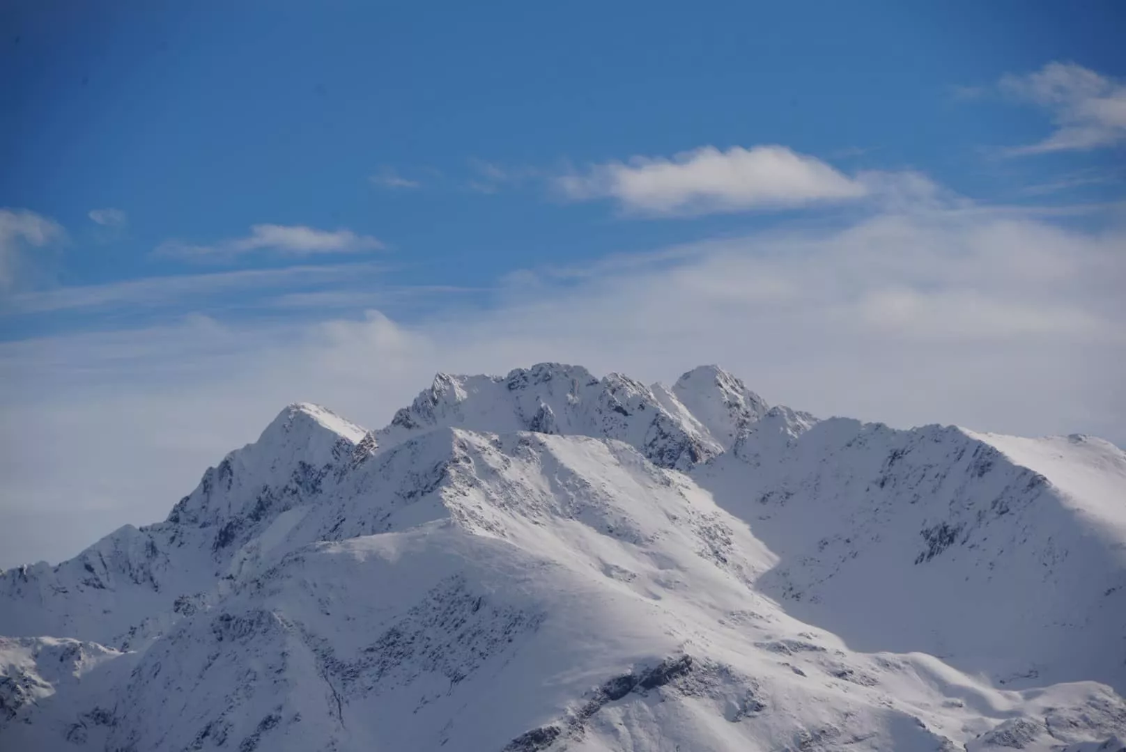La estación de Aramon Formigal cubierta por la nieve.