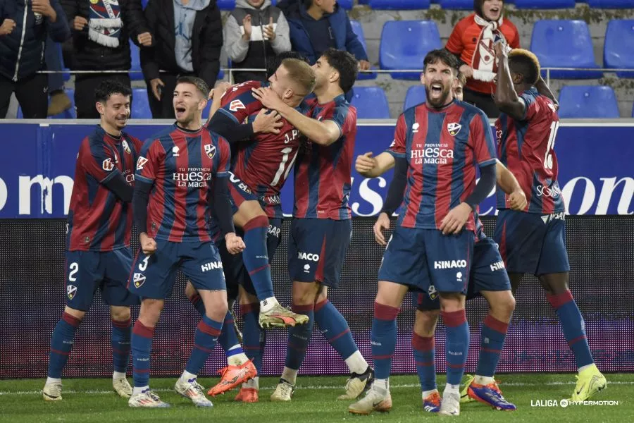 El Huesca celebra uno de los goles conseguidos ante el Almería. Foto: LaLiga