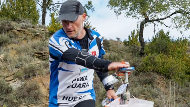 Uno de los deportistas en plena competición. Uno de los deportistas en plena competición.