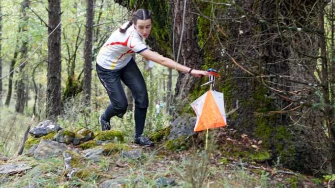 Pasando por uno de los controles. Pasando por uno de los controles.