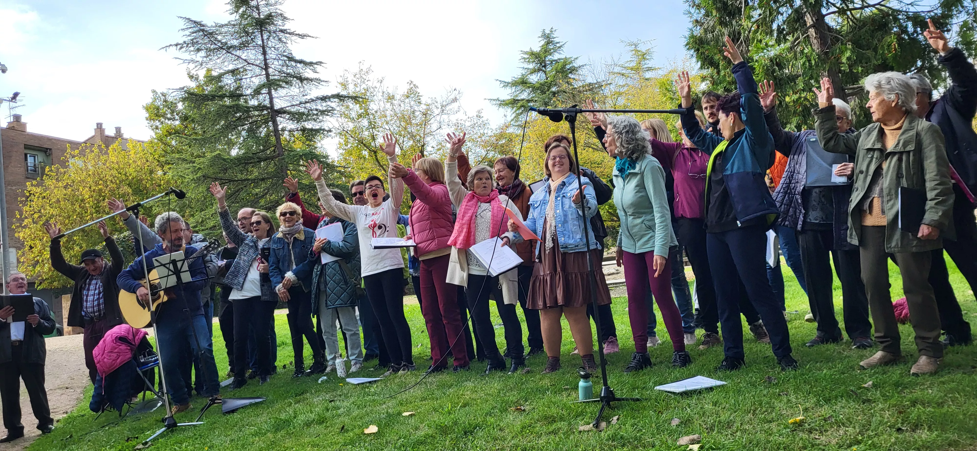 Encuentro de coros para relanzar el parque Joaquín Roig de Huesca. Foto Mercedes Manterola