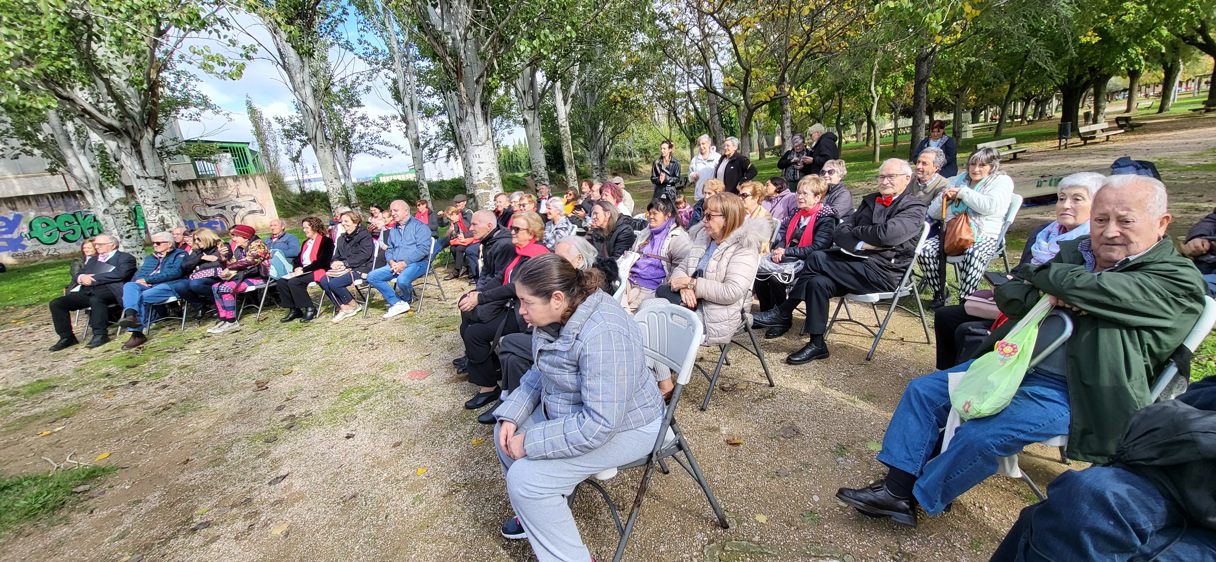 Encuentro de coros para relanzar el parque Joaquín Roig de Huesca. Foto Mercedes Manterola