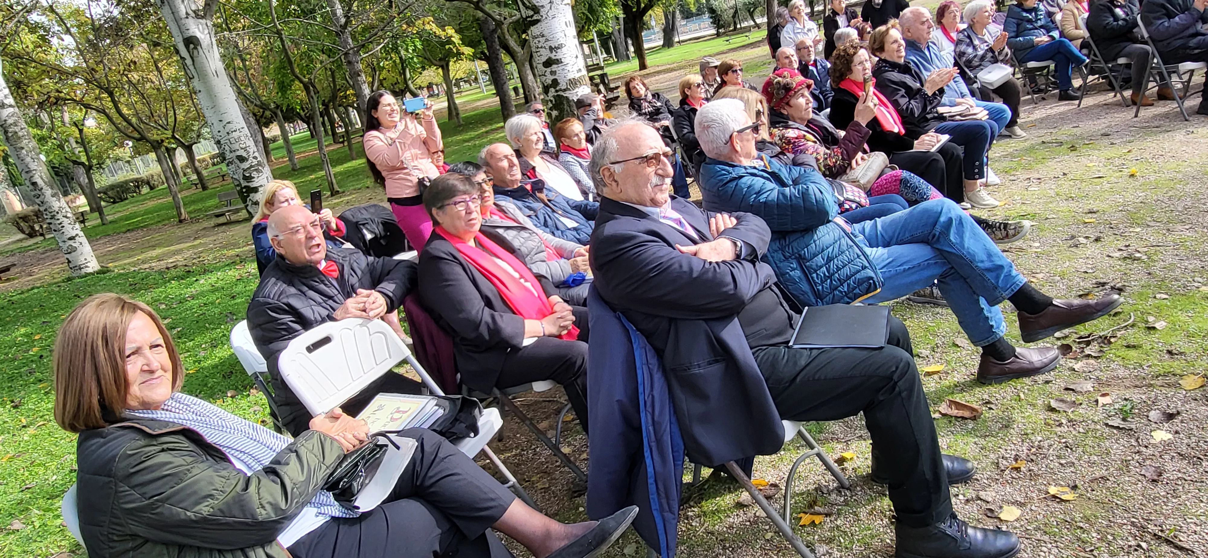 Encuentro de coros para relanzar el parque Joaquín Roig de Huesca. Foto Mercedes Manterola