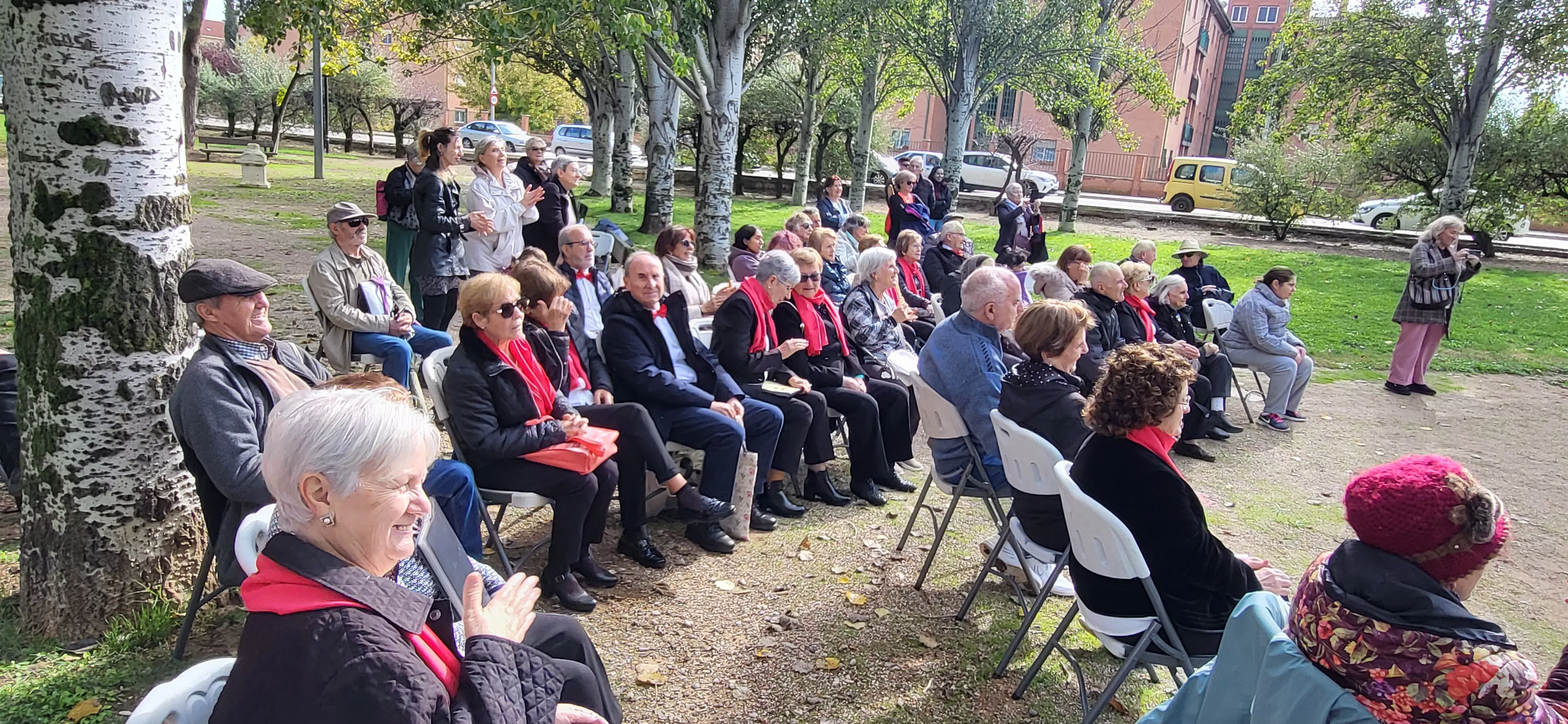 Encuentro de coros para relanzar el parque Joaquín Roig de Huesca. Foto Mercedes Manterola