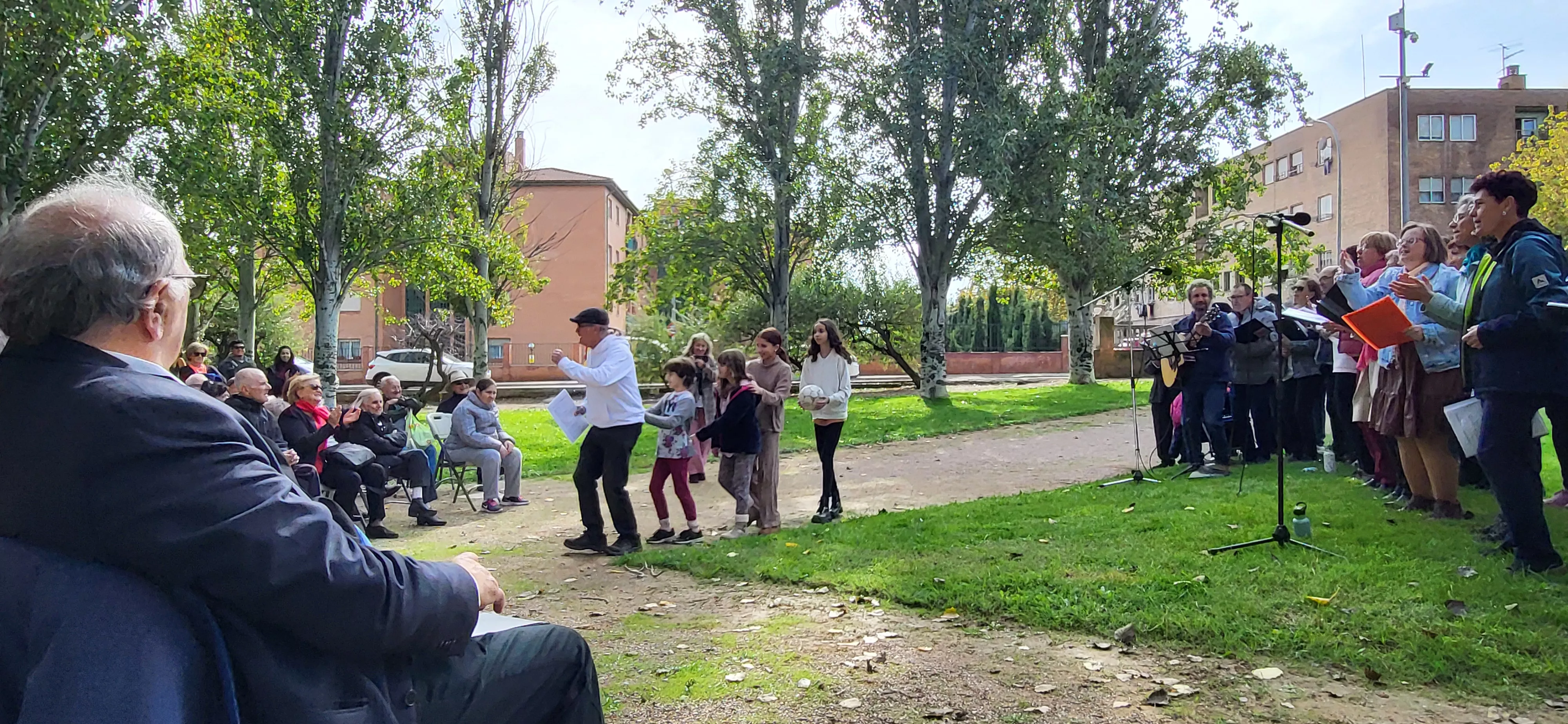 Encuentro de coros para relanzar el parque Joaquín Roig de Huesca. Foto Mercedes Manterola