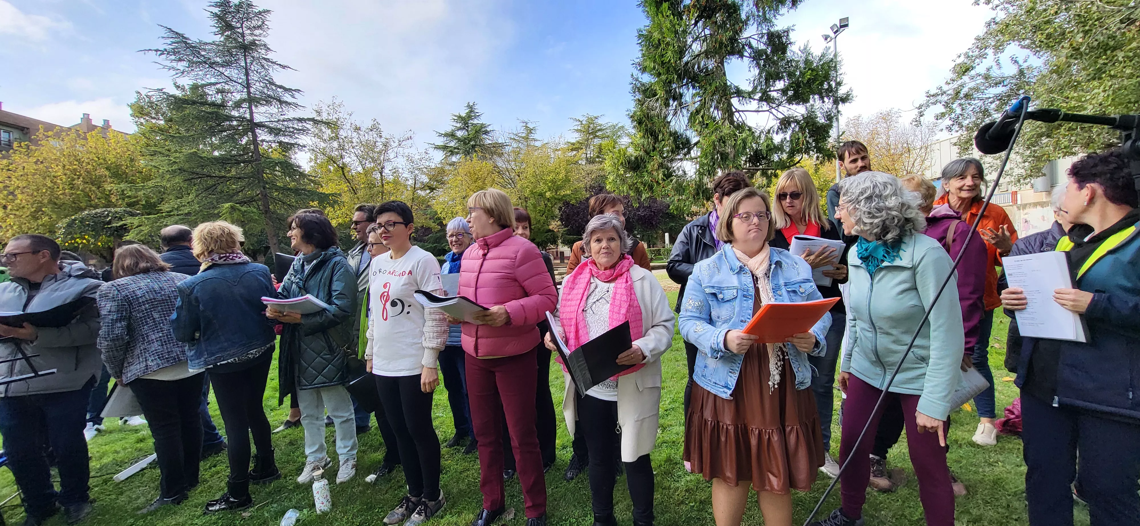 Encuentro de coros para relanzar el parque Joaquín Roig de Huesca. Foto Mercedes Manterola