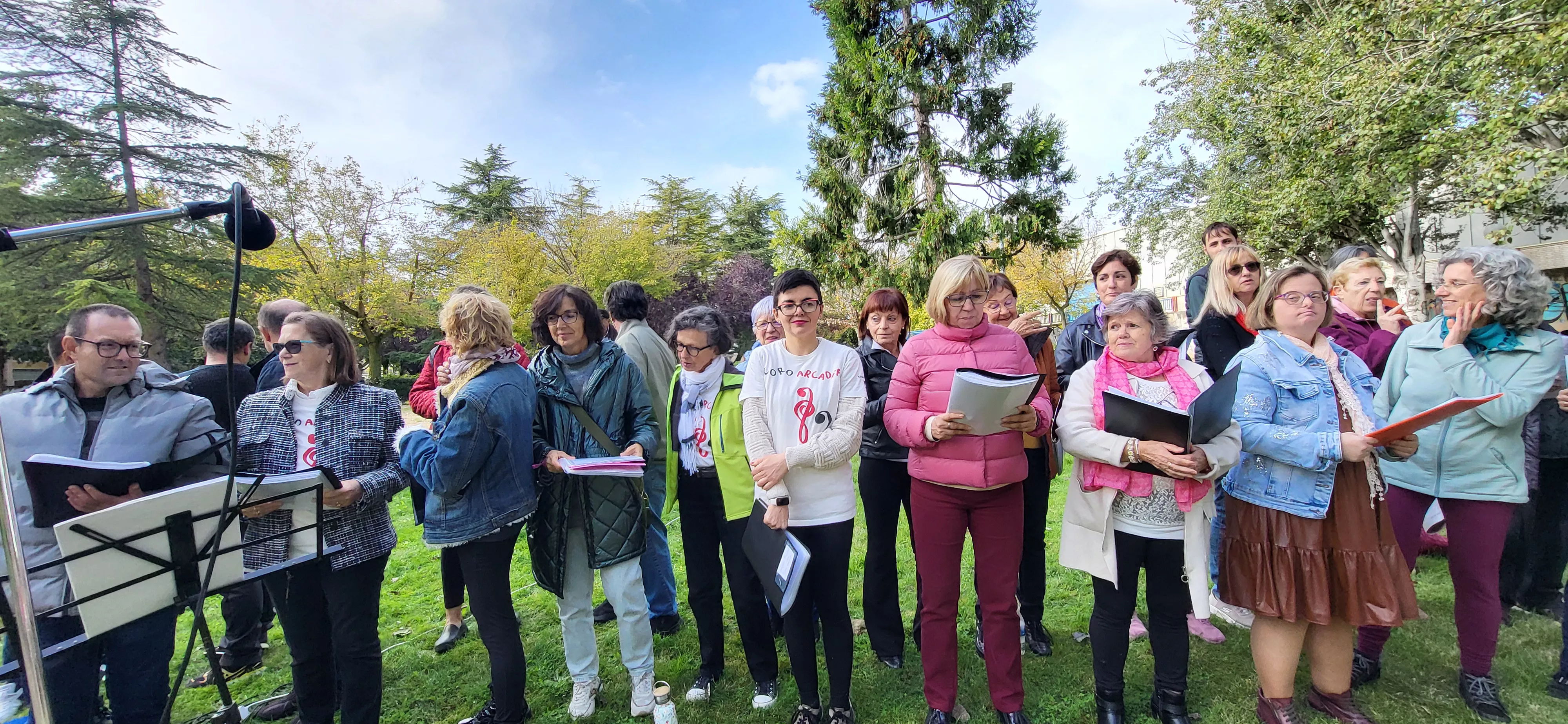 Encuentro de coros para relanzar el parque Joaquín Roig de Huesca. Foto Mercedes Manterola