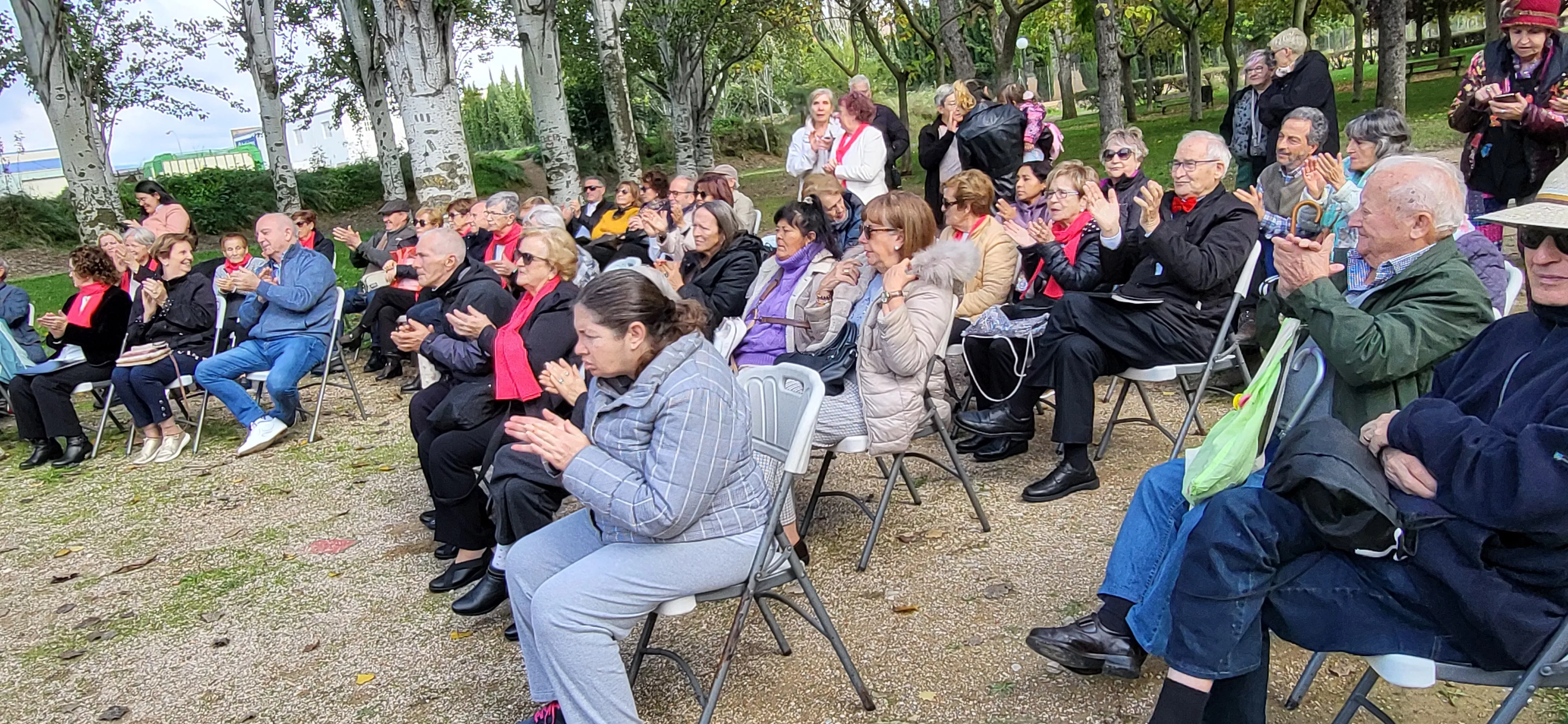 Encuentro de coros para relanzar el parque Joaquín Roig de Huesca. Foto Mercedes Manterola