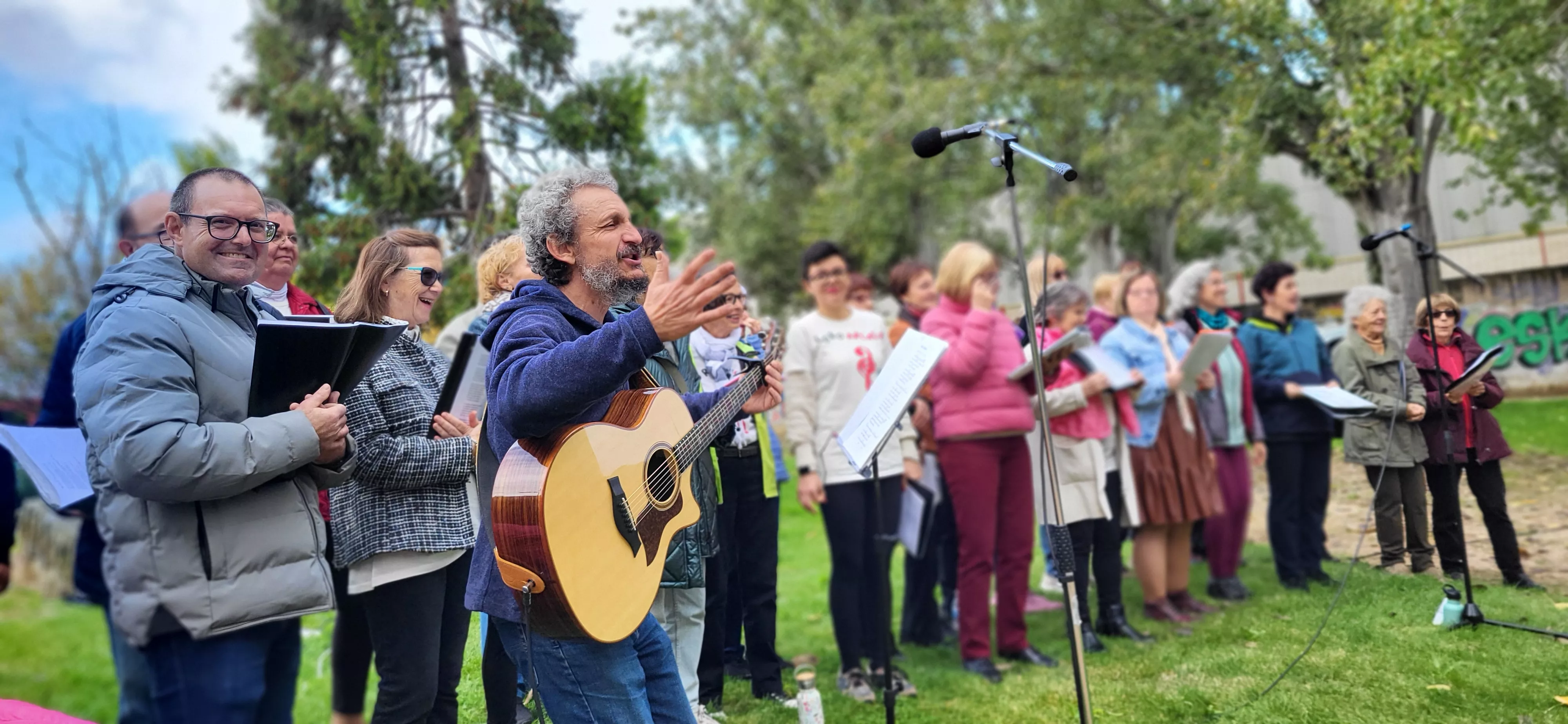 Encuentro de coros para relanzar el parque Joaquín Roig de Huesca. Foto Mercedes Manterola