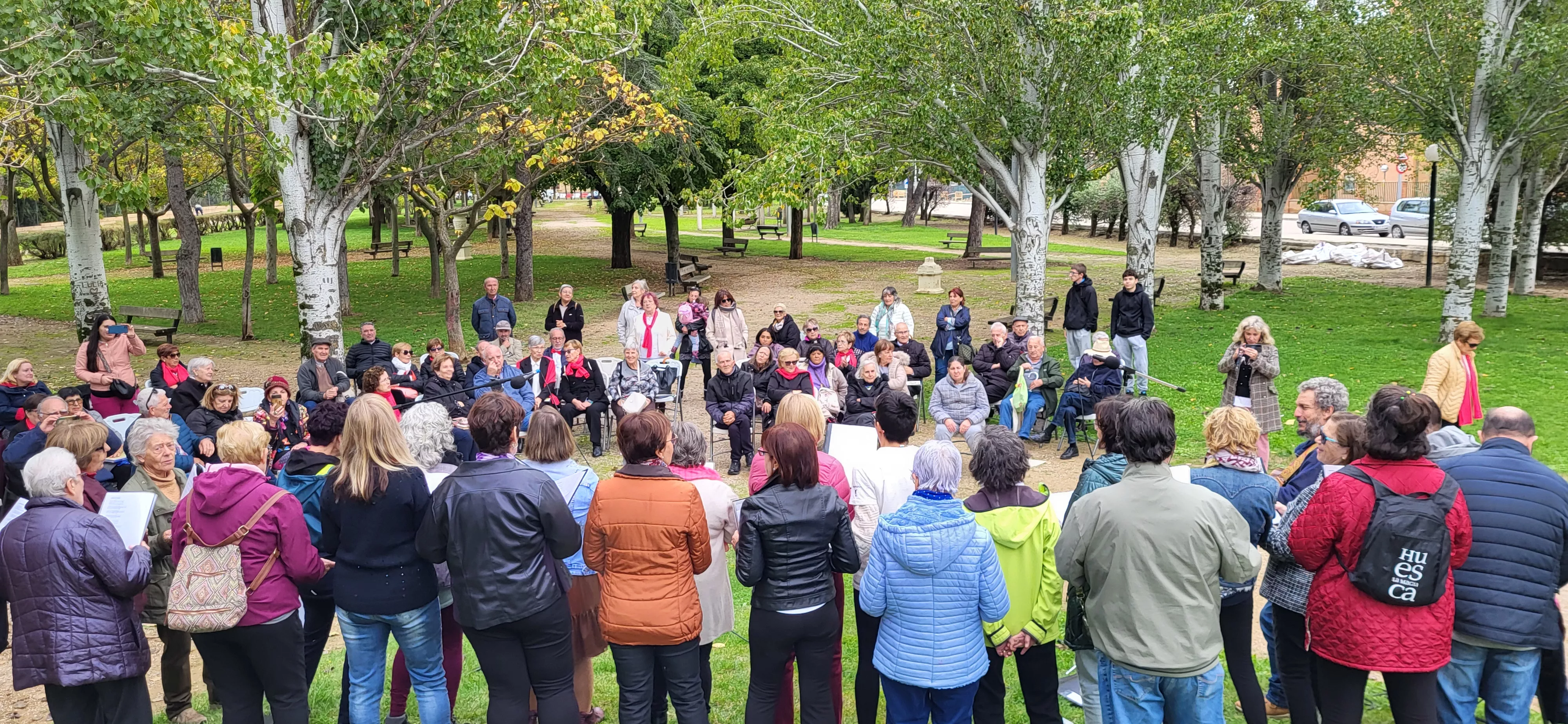 Encuentro de coros para relanzar el parque Joaquín Roig de Huesca. Foto Mercedes Manterola