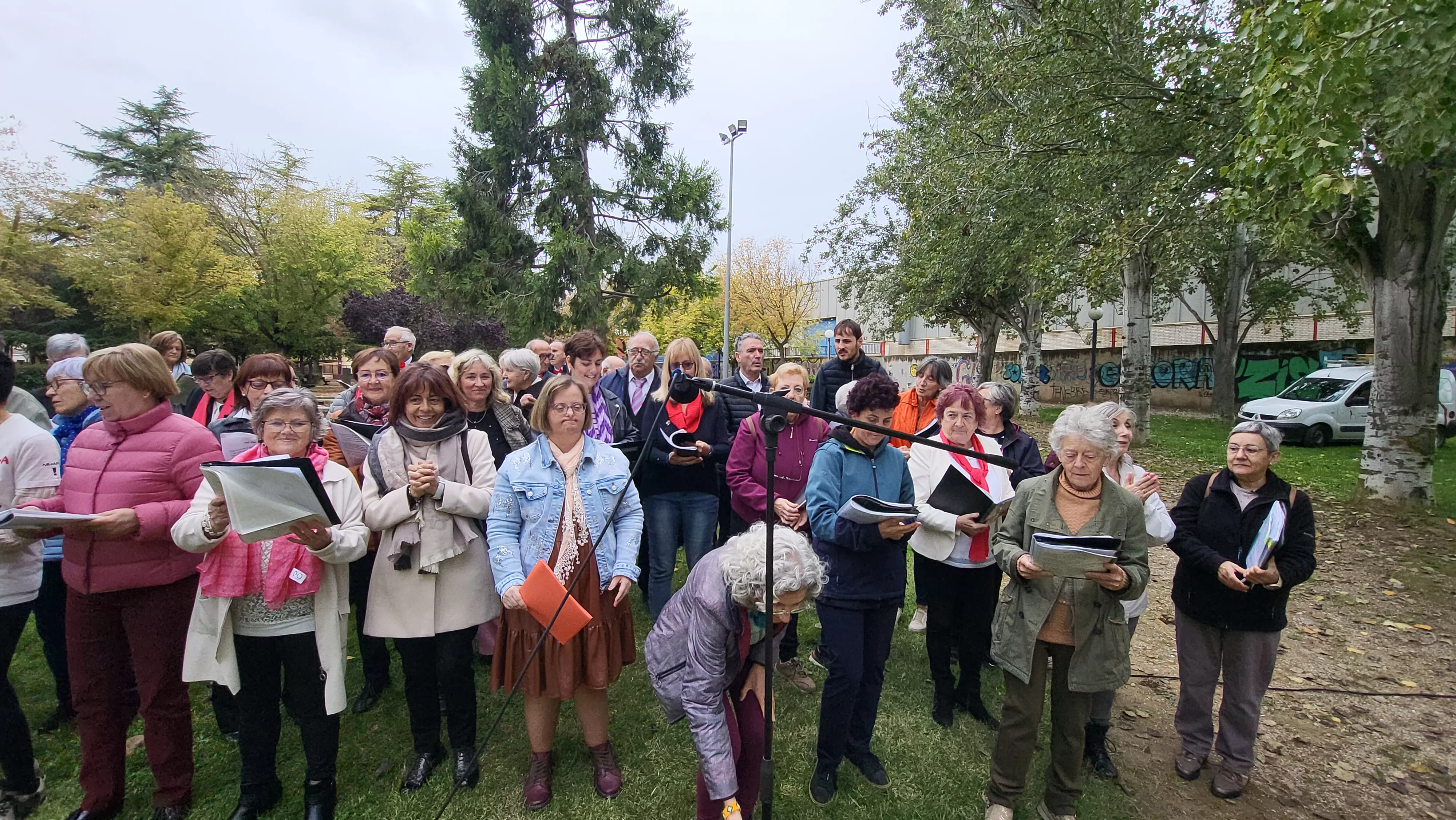 Encuentro de coros para relanzar el parque Joaquín Roig de Huesca. Foto Mercedes Manterola