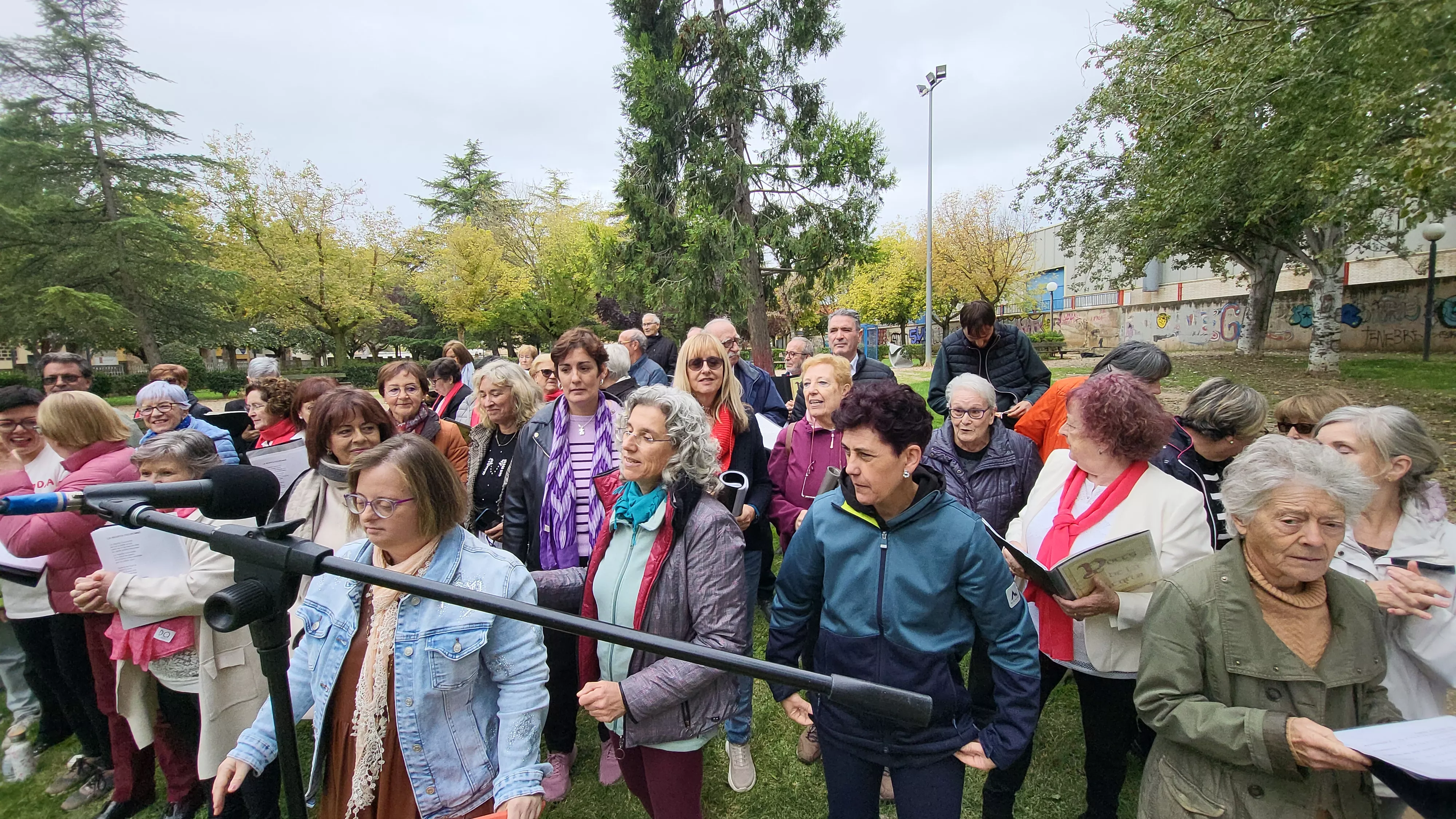 Encuentro de coros para relanzar el parque Joaquín Roig de Huesca. Foto Mercedes Manterola
