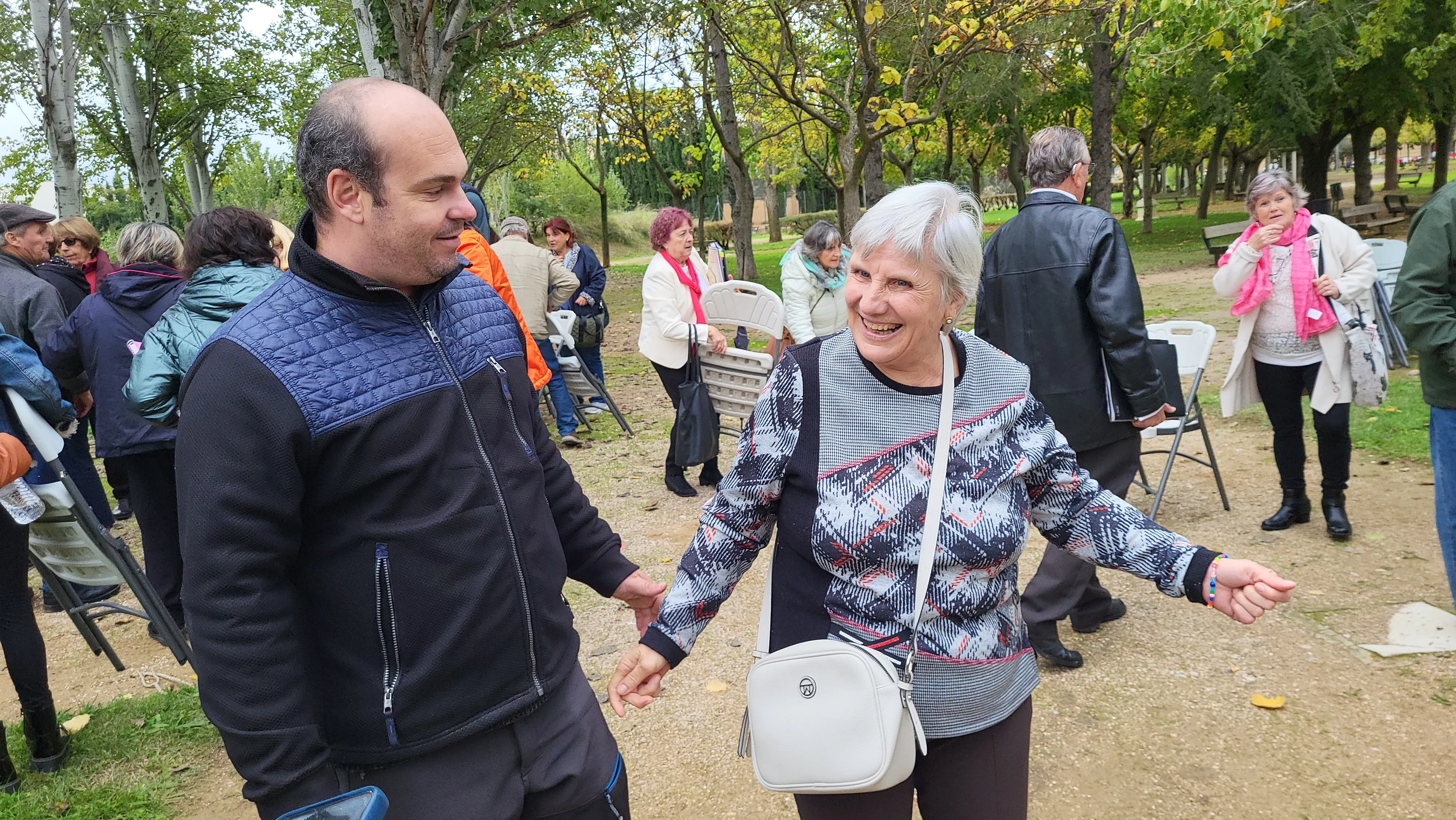 Encuentro de coros para relanzar el parque Joaquín Roig de Huesca. Foto Mercedes Manterola