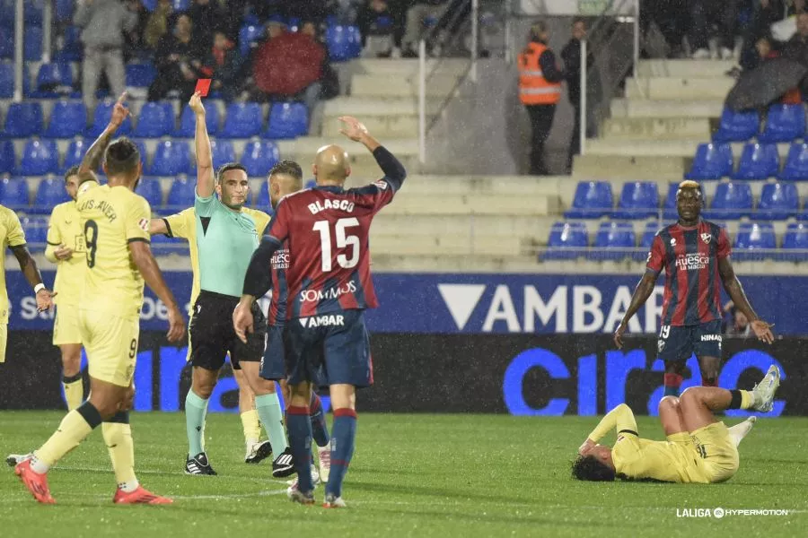 Arcediano expulsa a Diego González. 