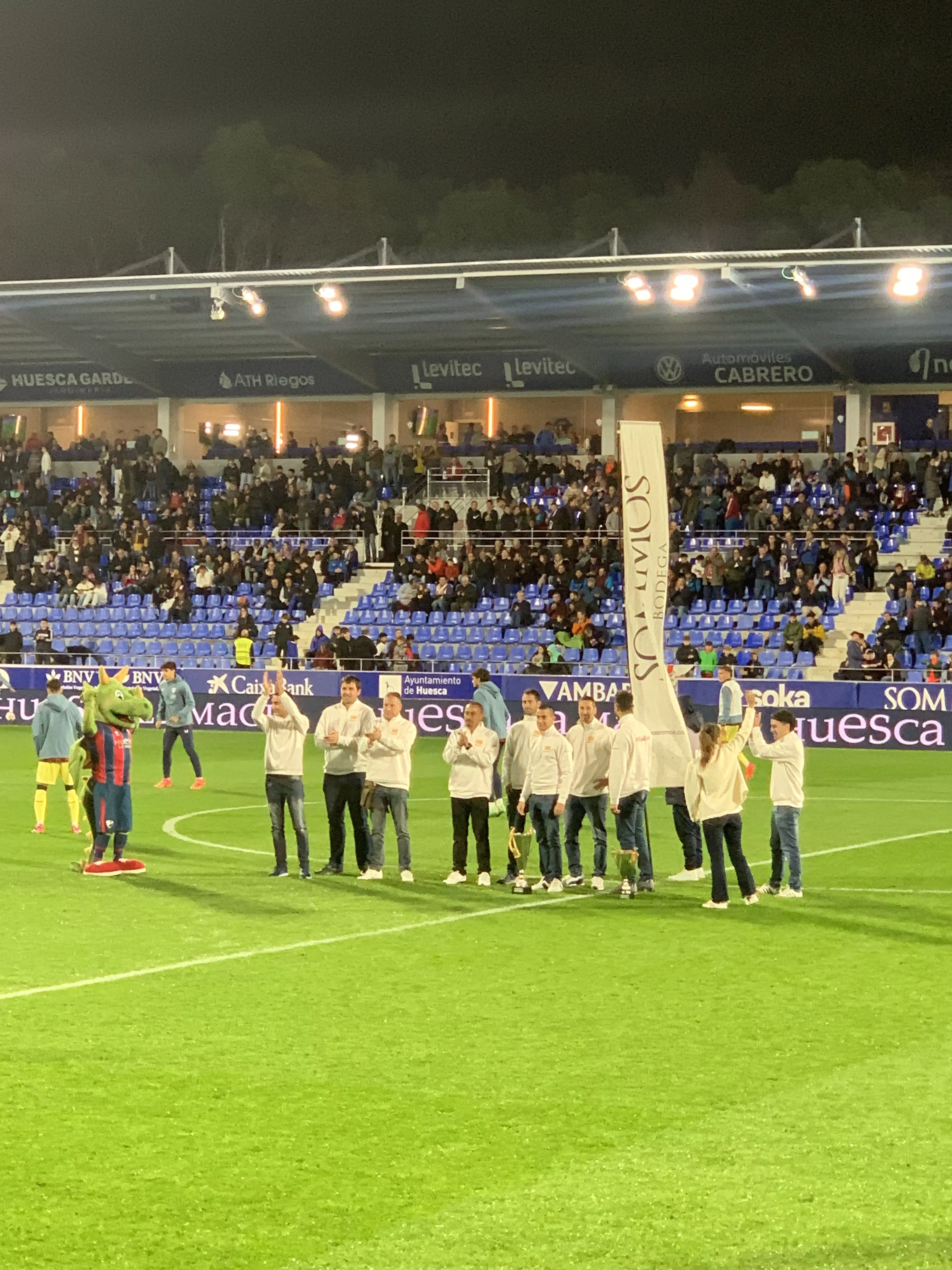 Homenaje al Arcadia FC en el Huesca Almería