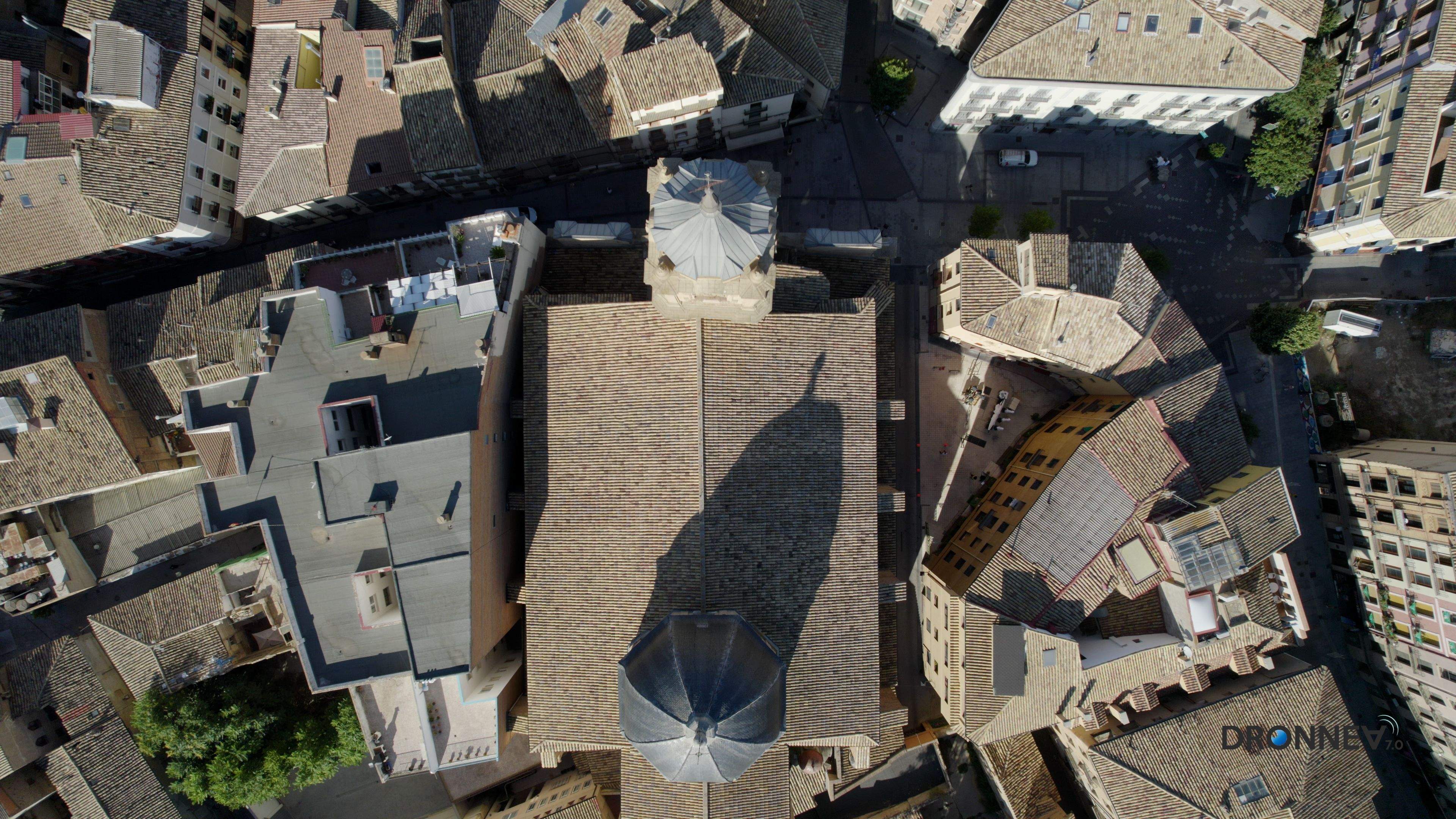 Mirar desde tan alto nos permite interpretar la vida. Ver nuestras pequeñeces y nuestras grandezas. Unidos, alteramos la proporción.