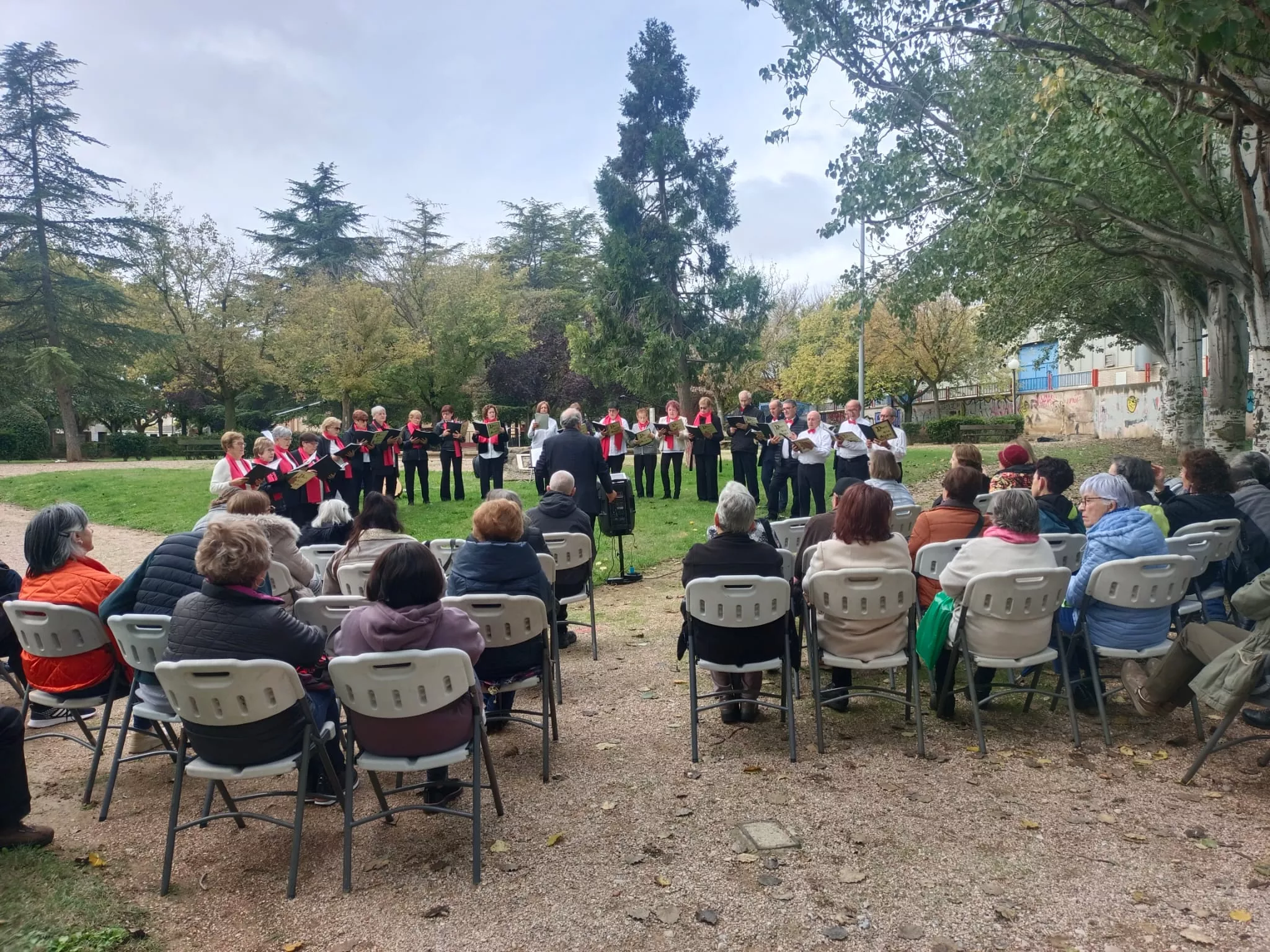 Encuentro de coros para relanzar el parque Joaquín Roig de Huesca. 