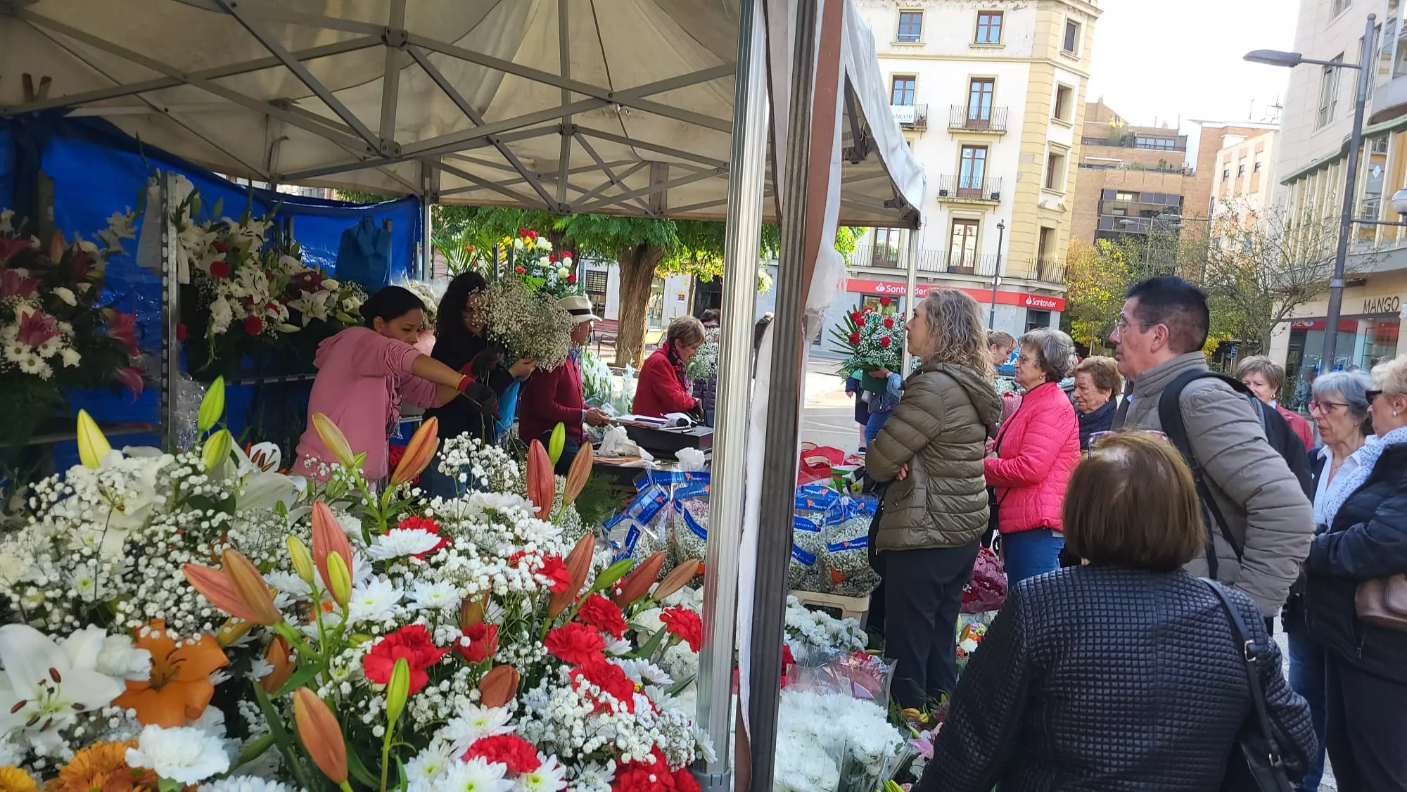 Puestos de flores por Todos los Santos en la Plaza de Navarra