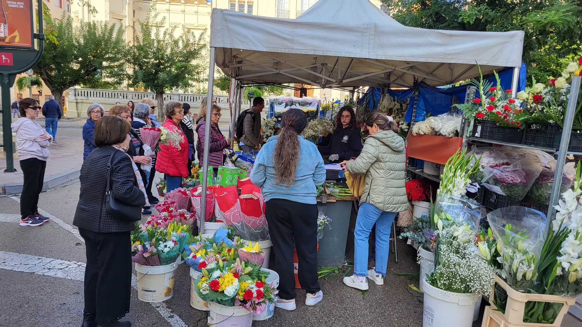 Puestos de flores por Todos los Santos en la Plaza de Navarra