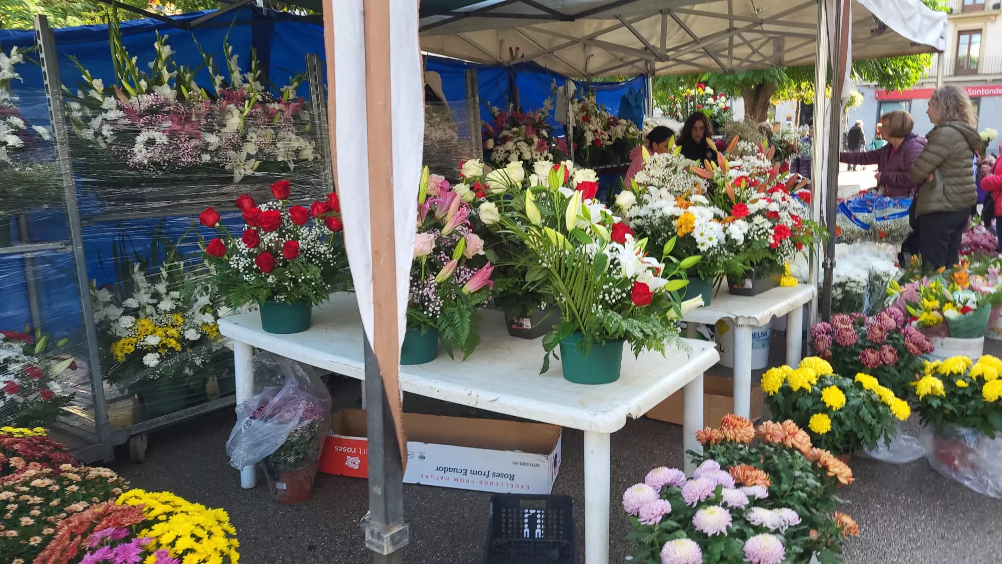 Puestos de flores por Todos los Santos en la Plaza de Navarra