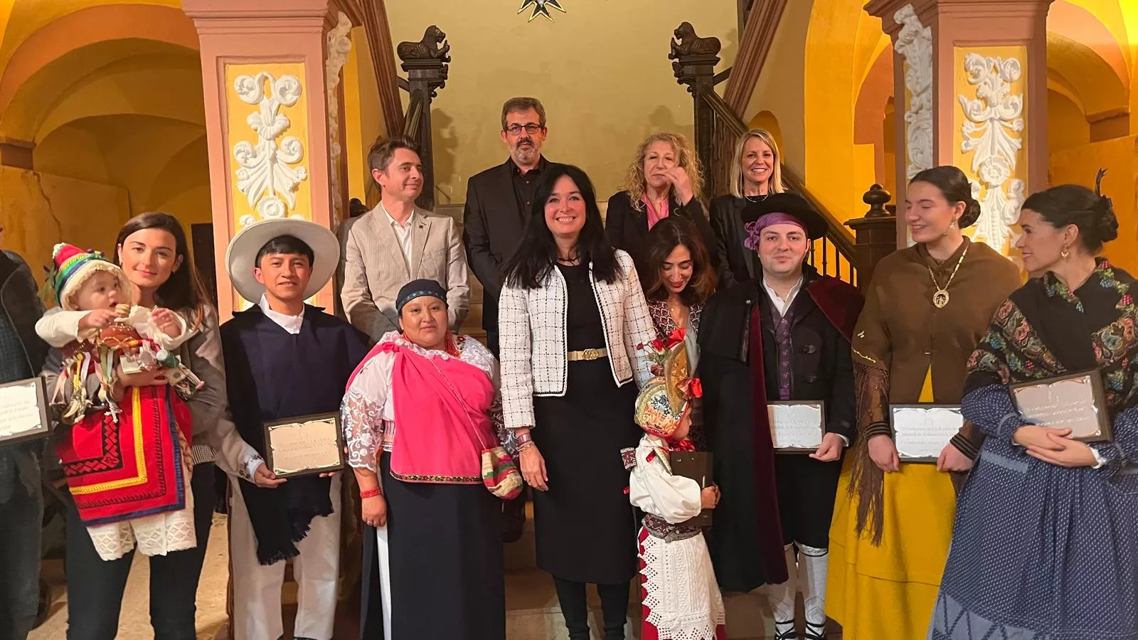 Entrega de premios del LIV Certamen de exaltación de indumentaria tradicional aragonesa de Huesca. Foto Mercedes Manterola