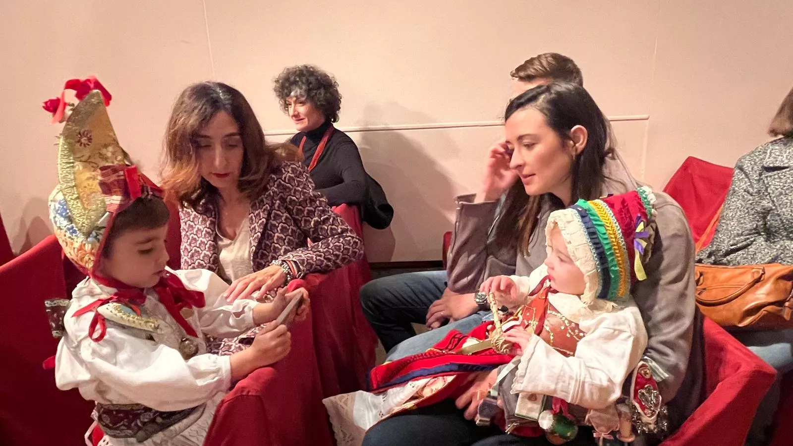 Entrega de premios del LIV Certamen de exaltación de indumentaria tradicional aragonesa de Huesca. Foto Mercedes Manterola