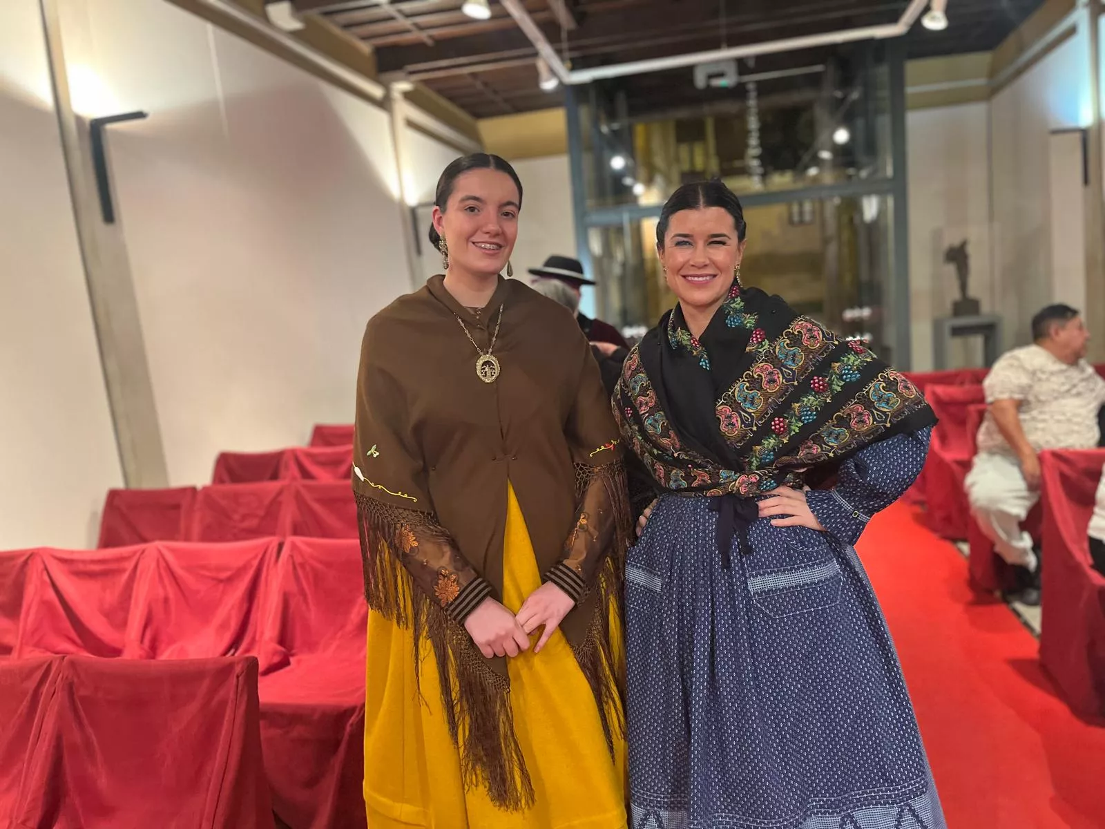 Entrega de premios del LIV Certamen de exaltación de indumentaria tradicional aragonesa de Huesca. Foto Mercedes Manterola