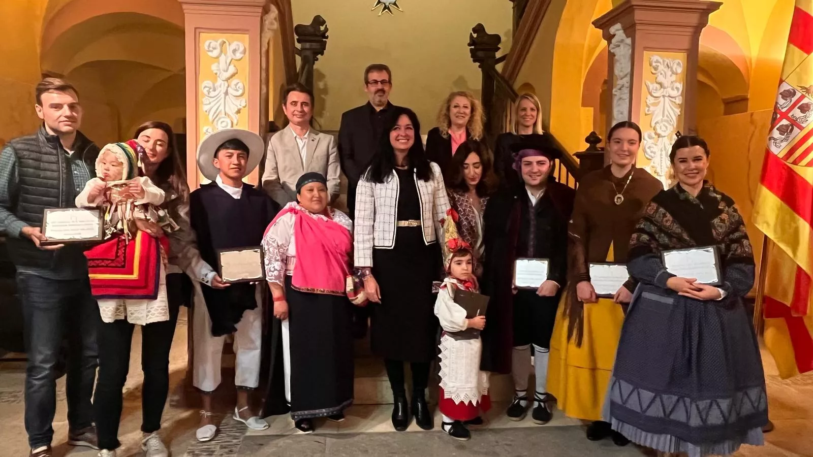 Entrega de premios del LIV Certamen de exaltación de indumentaria tradicional aragonesa de Huesca. Foto Mercedes Manterola