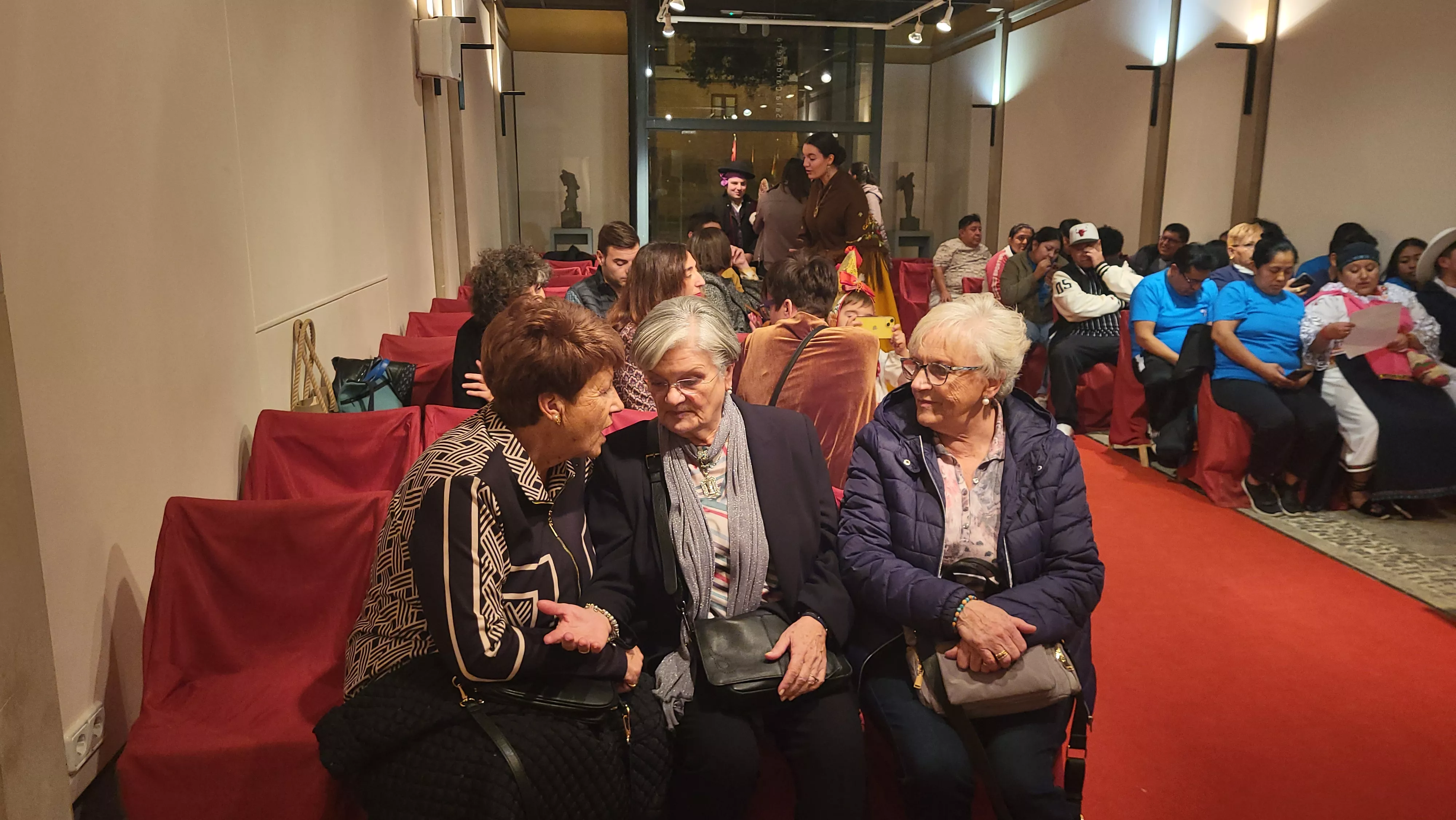 Entrega de premios del LIV Certamen de exaltación de indumentaria tradicional aragonesa de Huesca. Foto Mercedes Manterola
