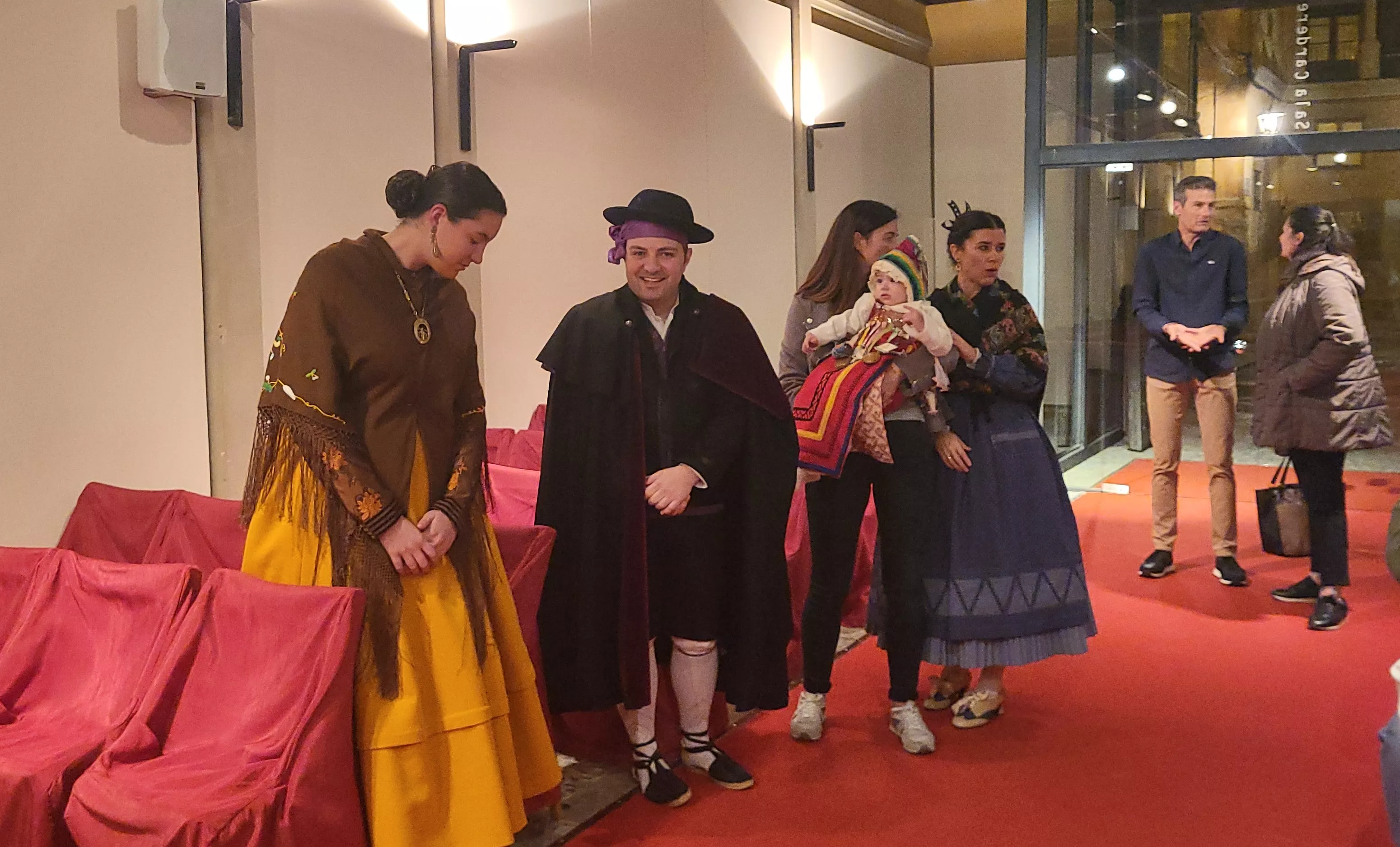 Entrega de premios del LIV Certamen de exaltación de indumentaria tradicional aragonesa de Huesca. Foto Mercedes Manterola