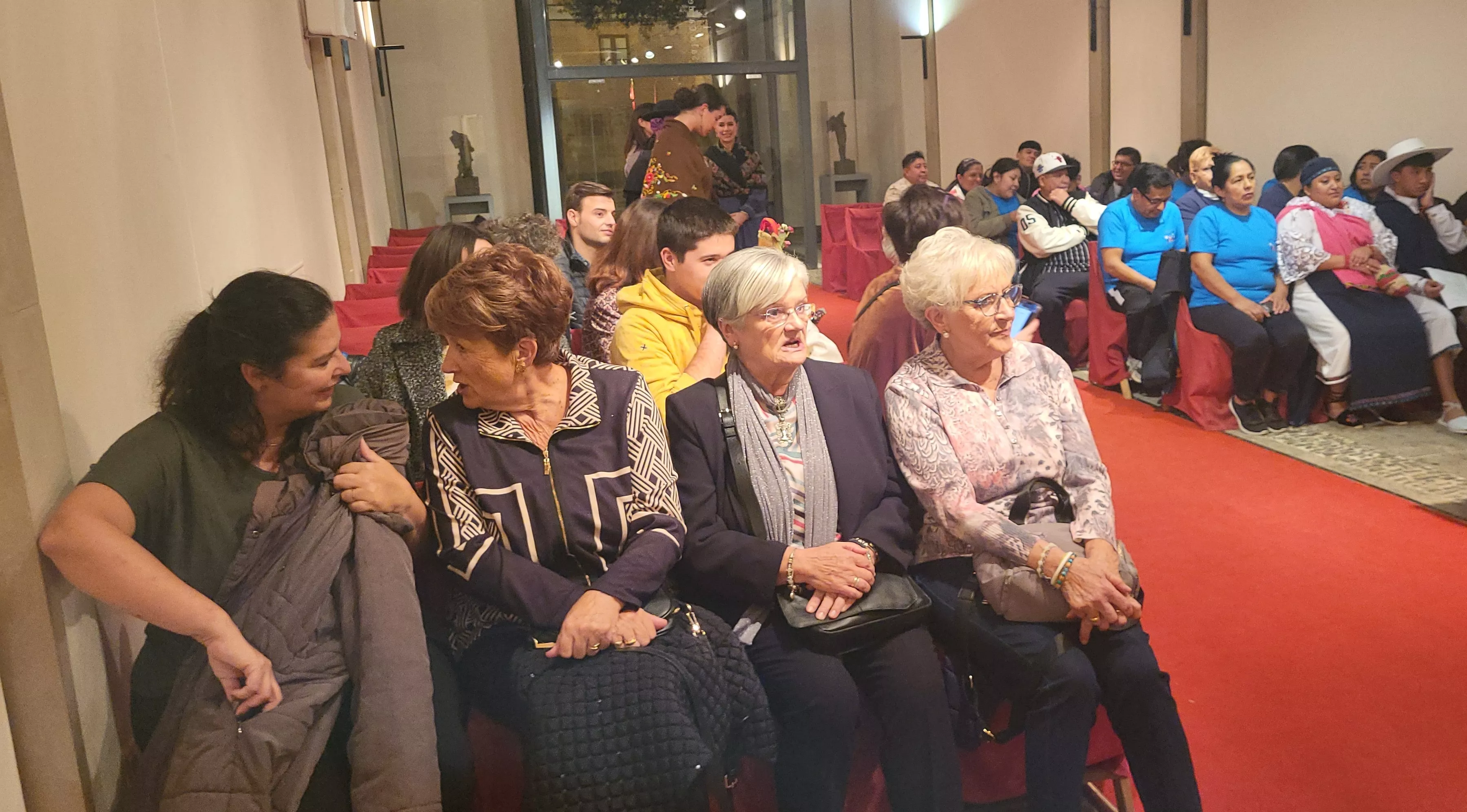 Entrega de premios del LIV Certamen de exaltación de indumentaria tradicional aragonesa de Huesca. Foto Mercedes Manterola