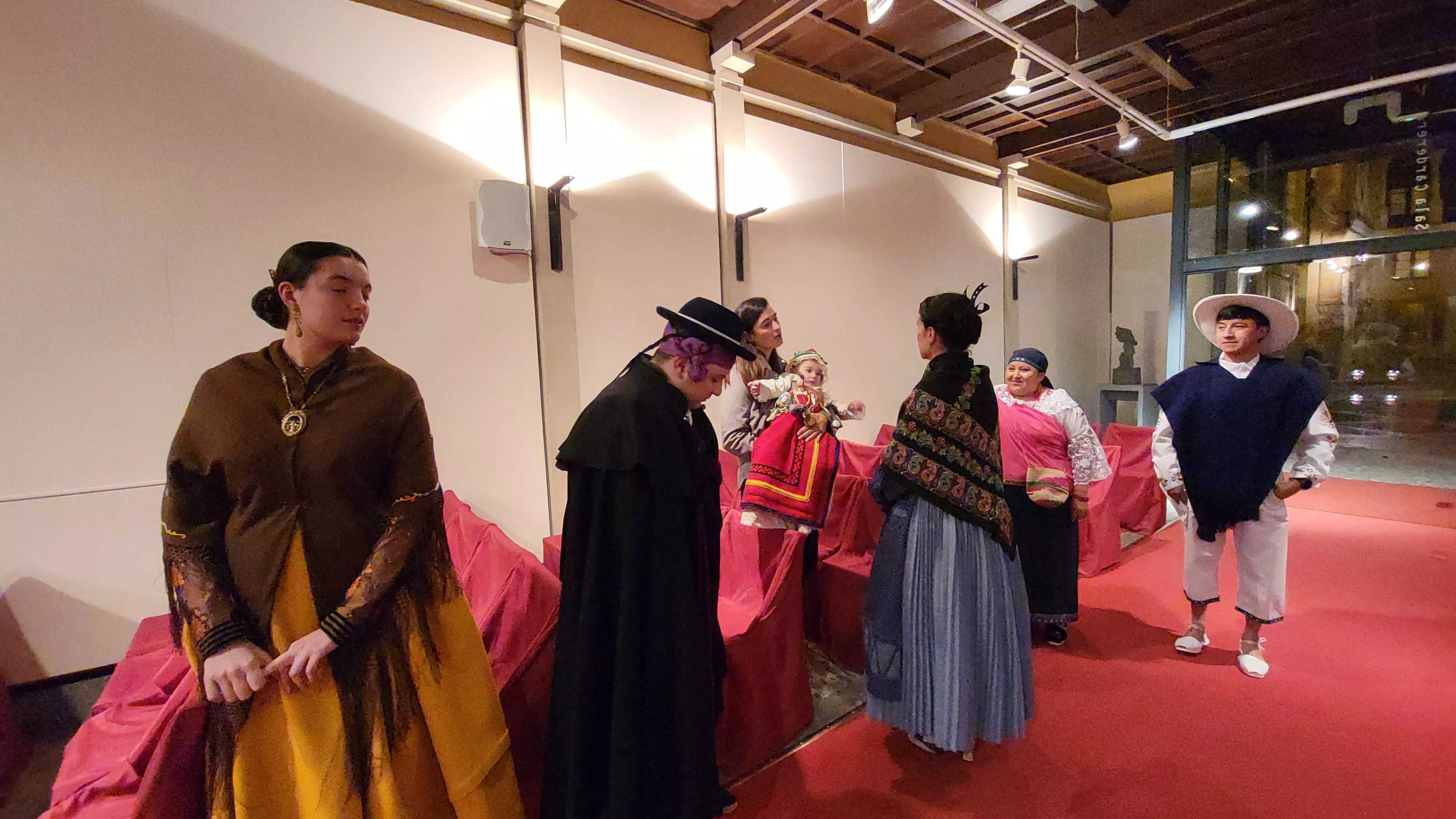 Entrega de premios del LIV Certamen de exaltación de indumentaria tradicional aragonesa de Huesca. Foto Mercedes Manterola