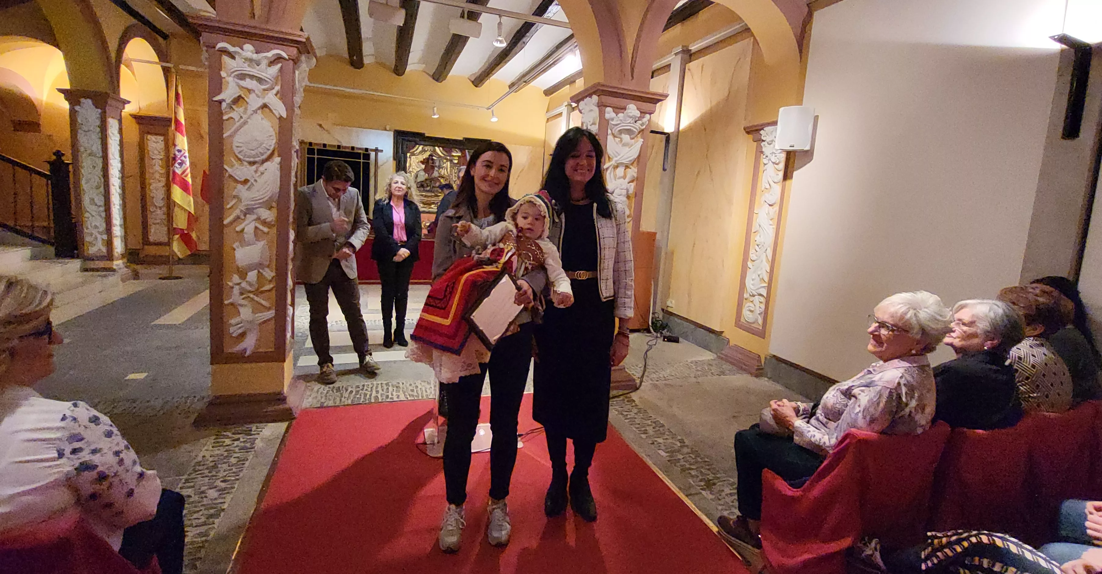 Entrega de premios del LIV Certamen de exaltación de indumentaria tradicional aragonesa de Huesca. Foto Mercedes Manterola