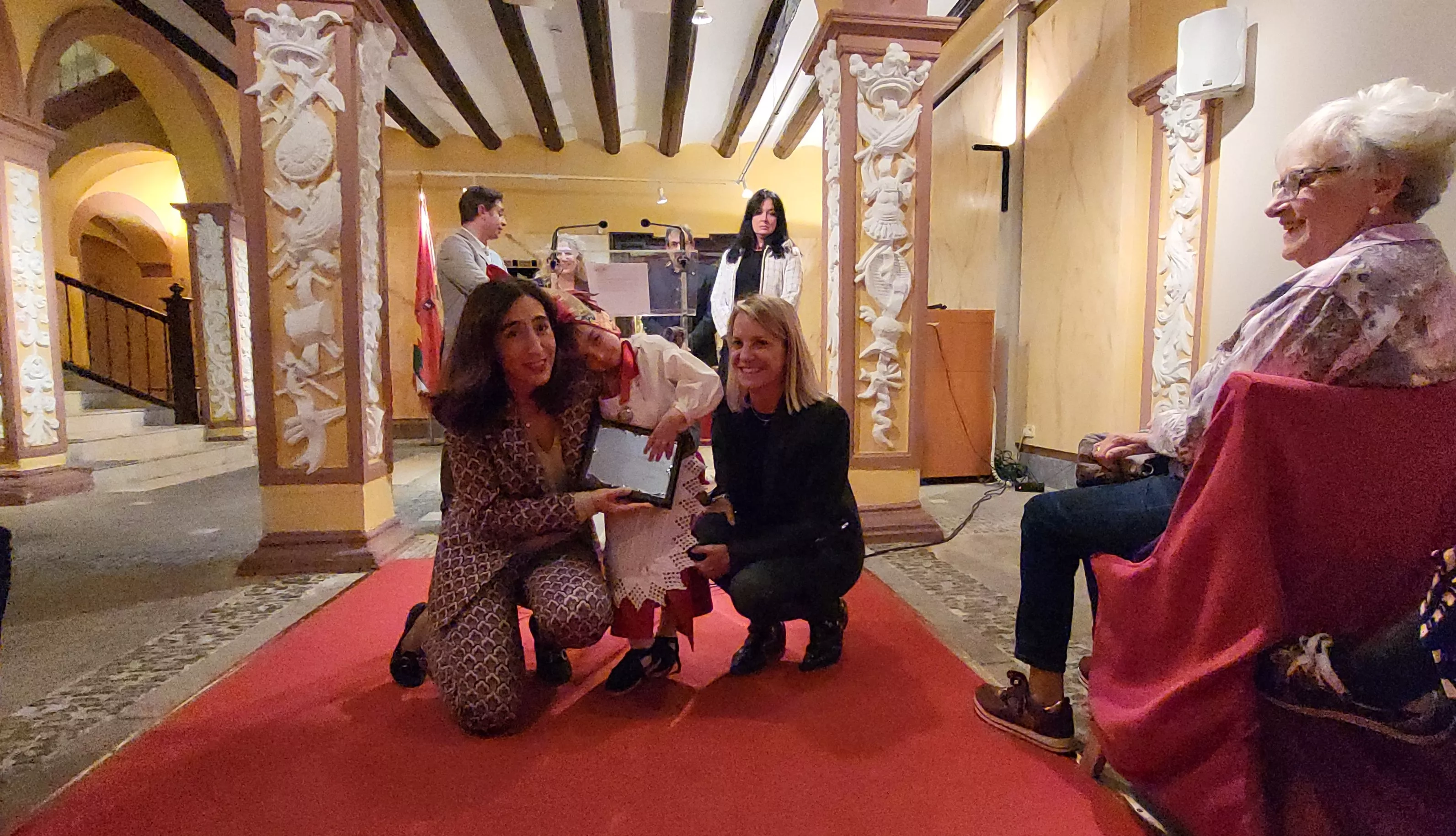 Entrega de premios del LIV Certamen de exaltación de indumentaria tradicional aragonesa de Huesca. Foto Mercedes Manterola