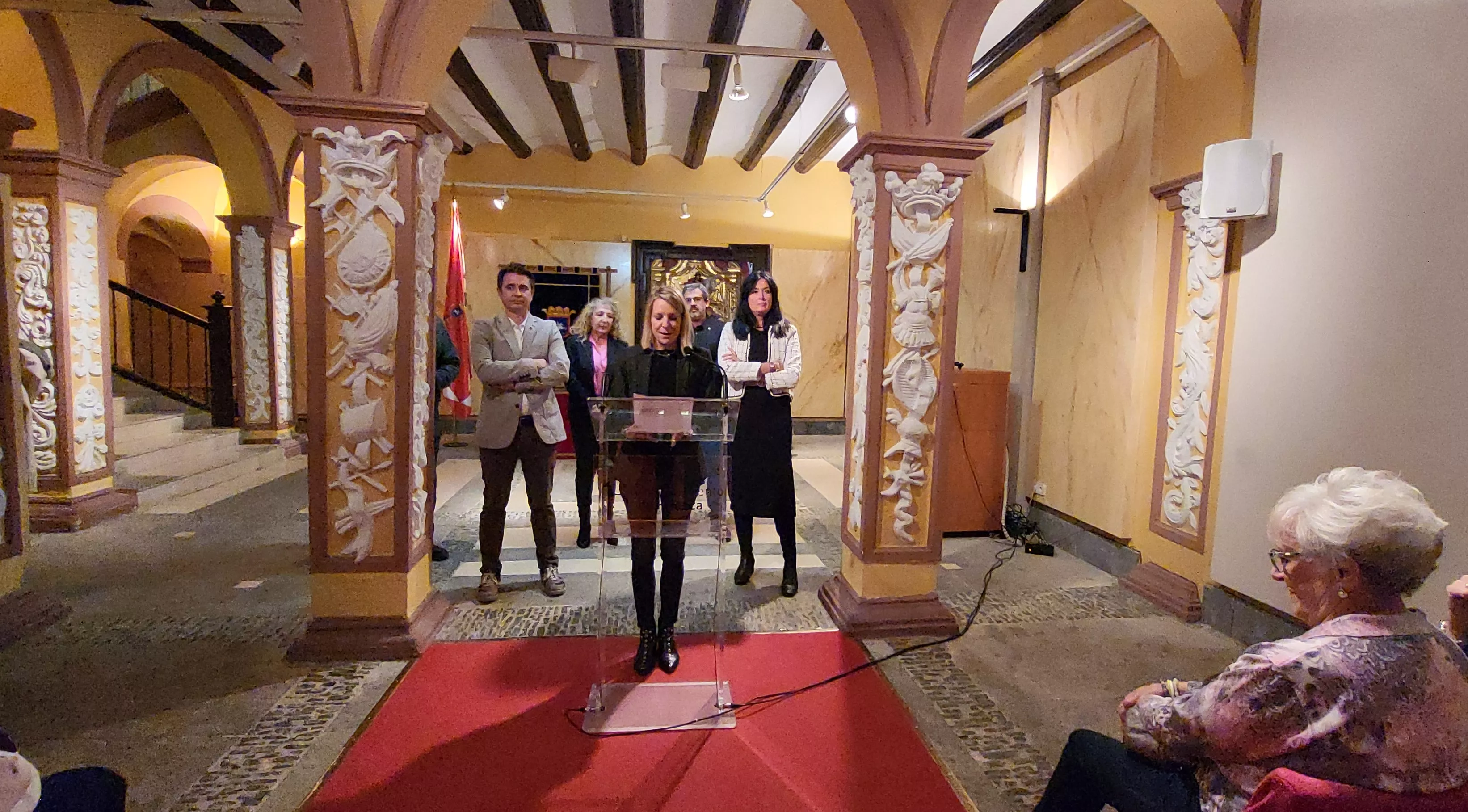 Entrega de premios del LIV Certamen de exaltación de indumentaria tradicional aragonesa de Huesca. Foto Mercedes Manterola